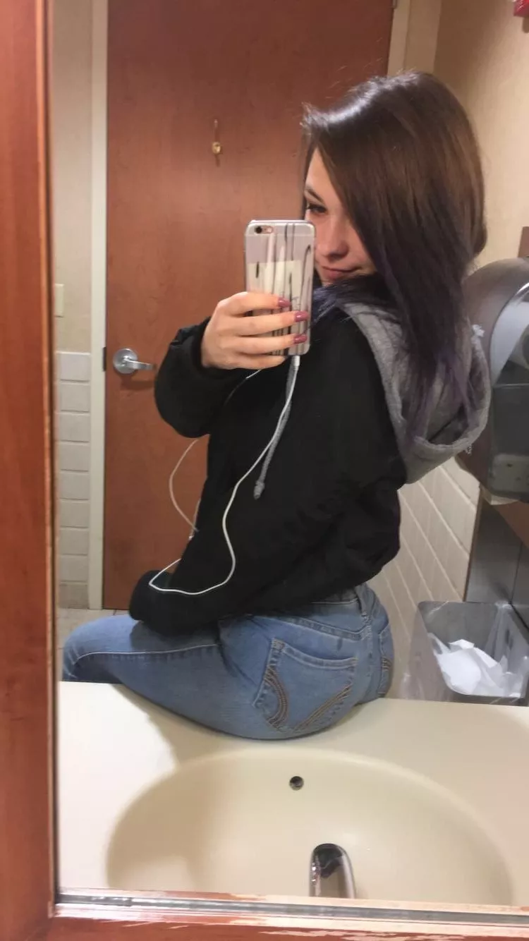 ✨ Wanna have some fun with this sweet petite? 😝 I offer [premades] [customs] [sext] [cam] sessions🥵 and if you want me to be your girlfriend we can try [GFE] 😍💚 posted by This_Nectarine_4786