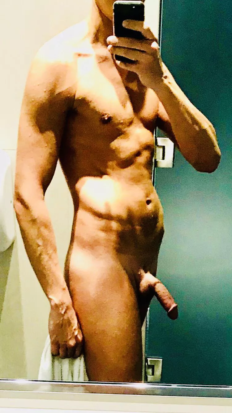 Wanna hit the showers? (M) 28 posted by funslimdude