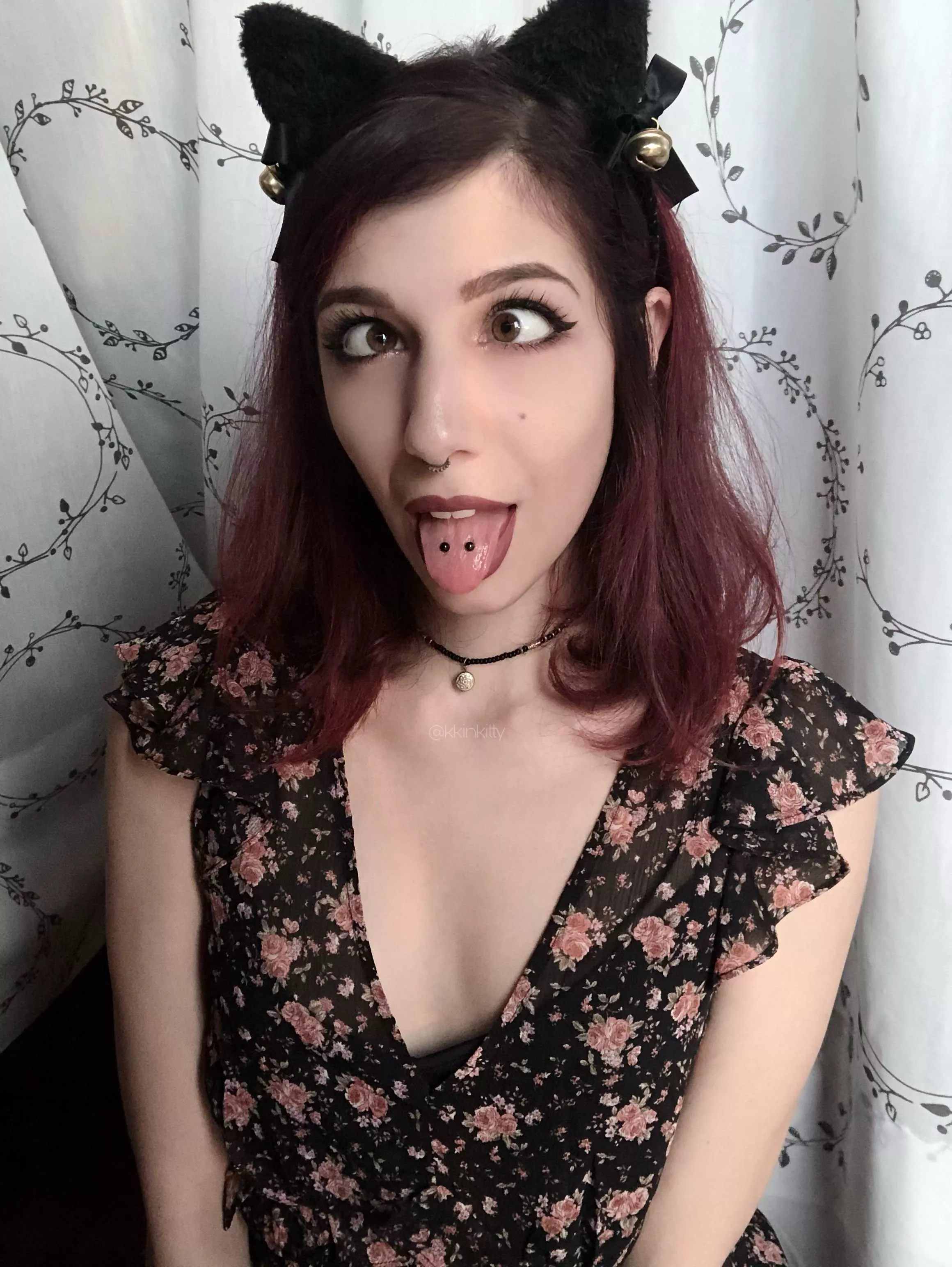 Wanna teach me how to use my pierced tongue? posted by kkinkitty