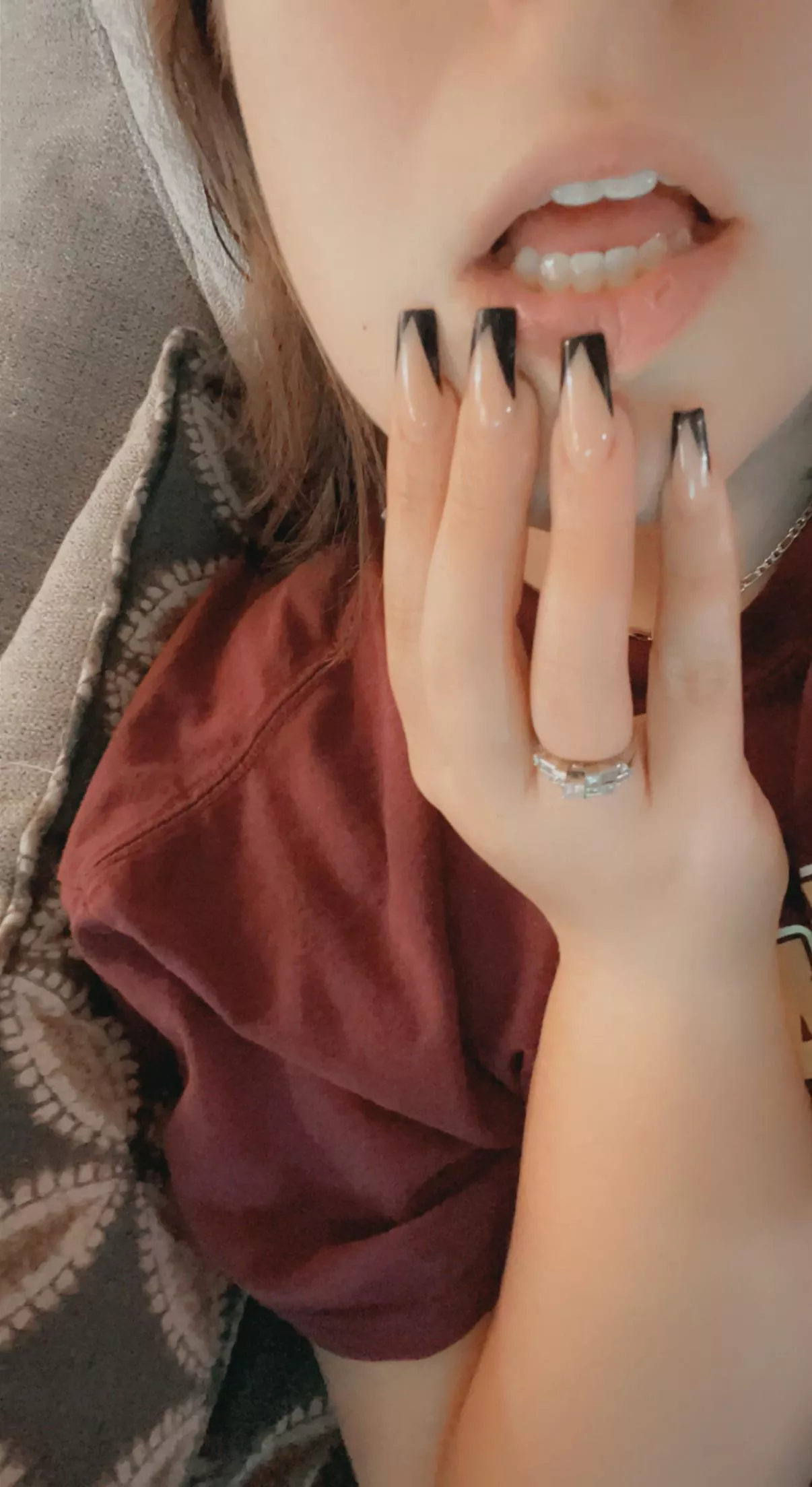 Want these sexy nails around your 🍆? posted by emjaemae