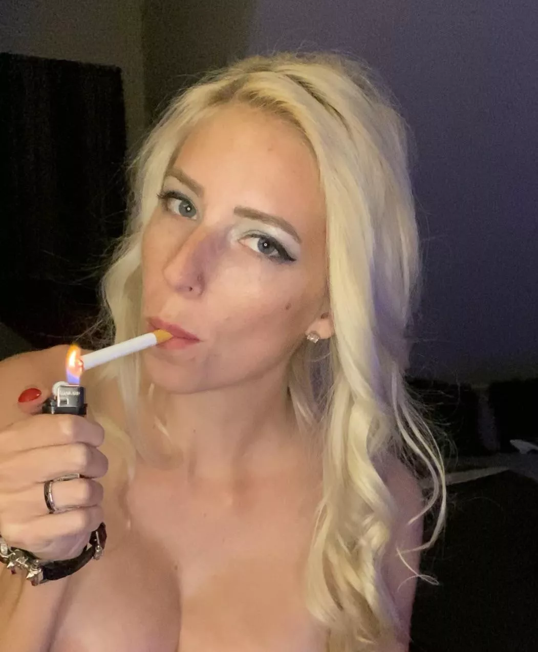 Want to cum smoke with me?😈🚬 posted by JennasRedditPage