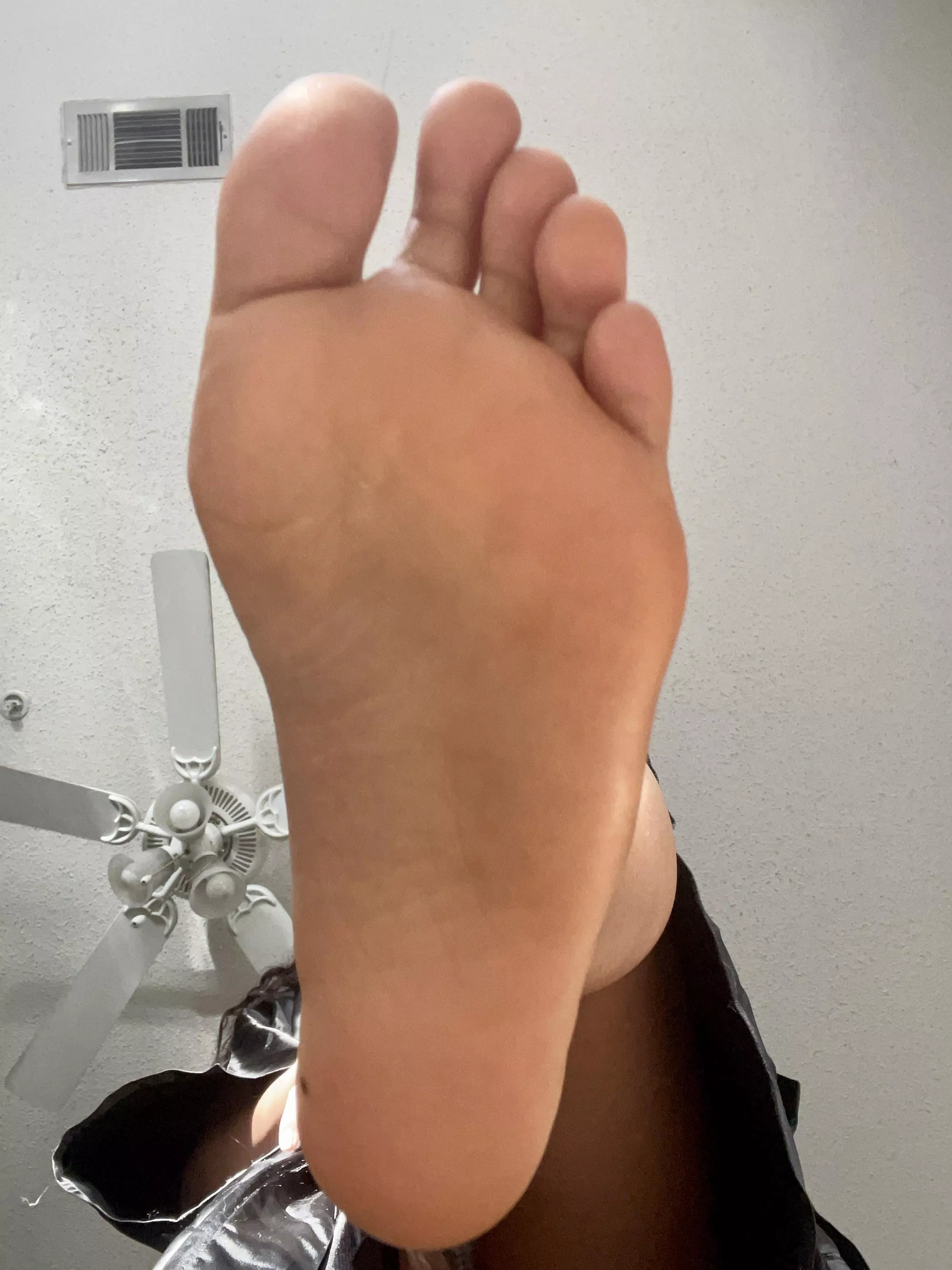 Want to get steeped on with my Asian size 5s? posted by ChinkyToesOF