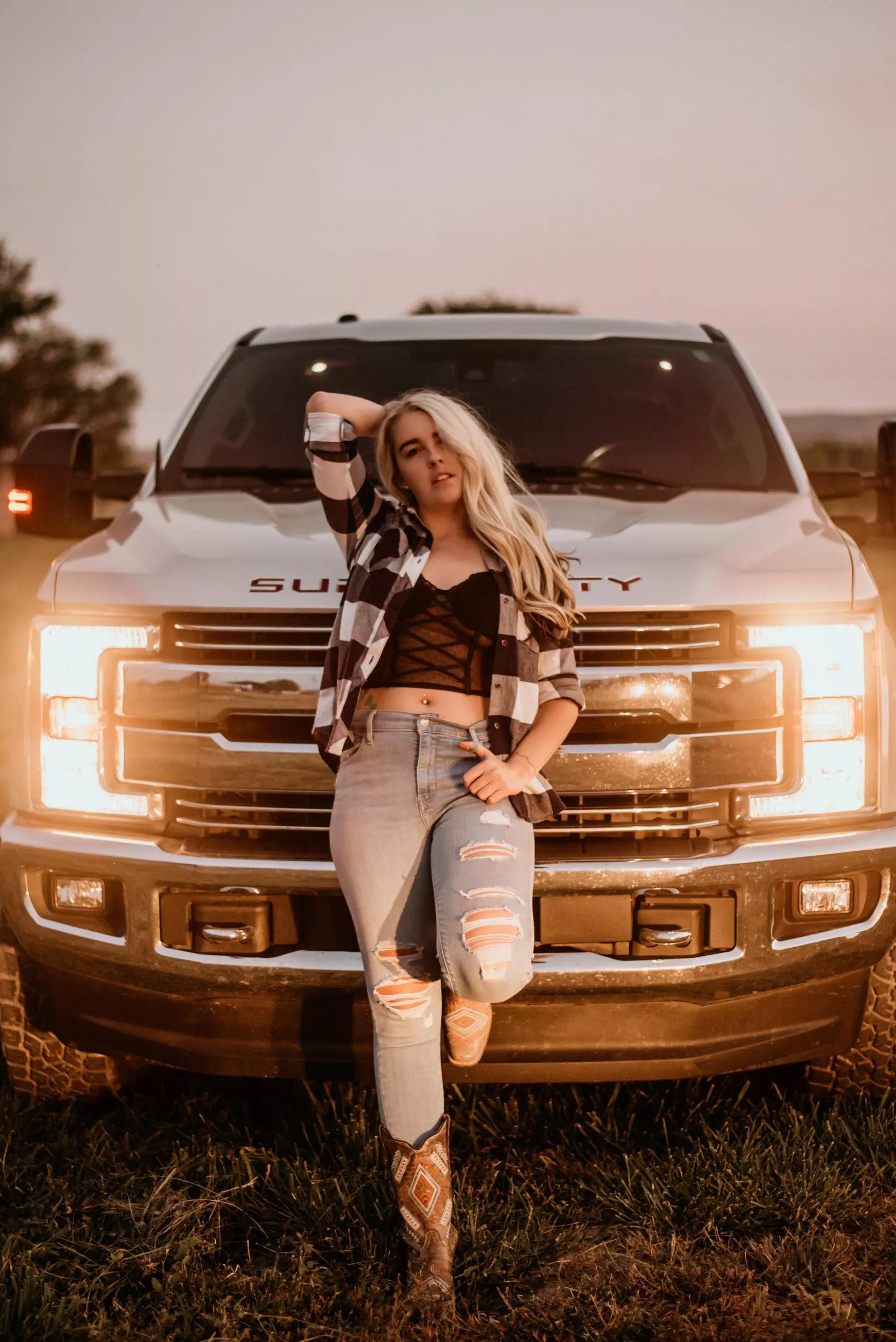 Warm nights and big trucks (f27) posted by kay_leo3