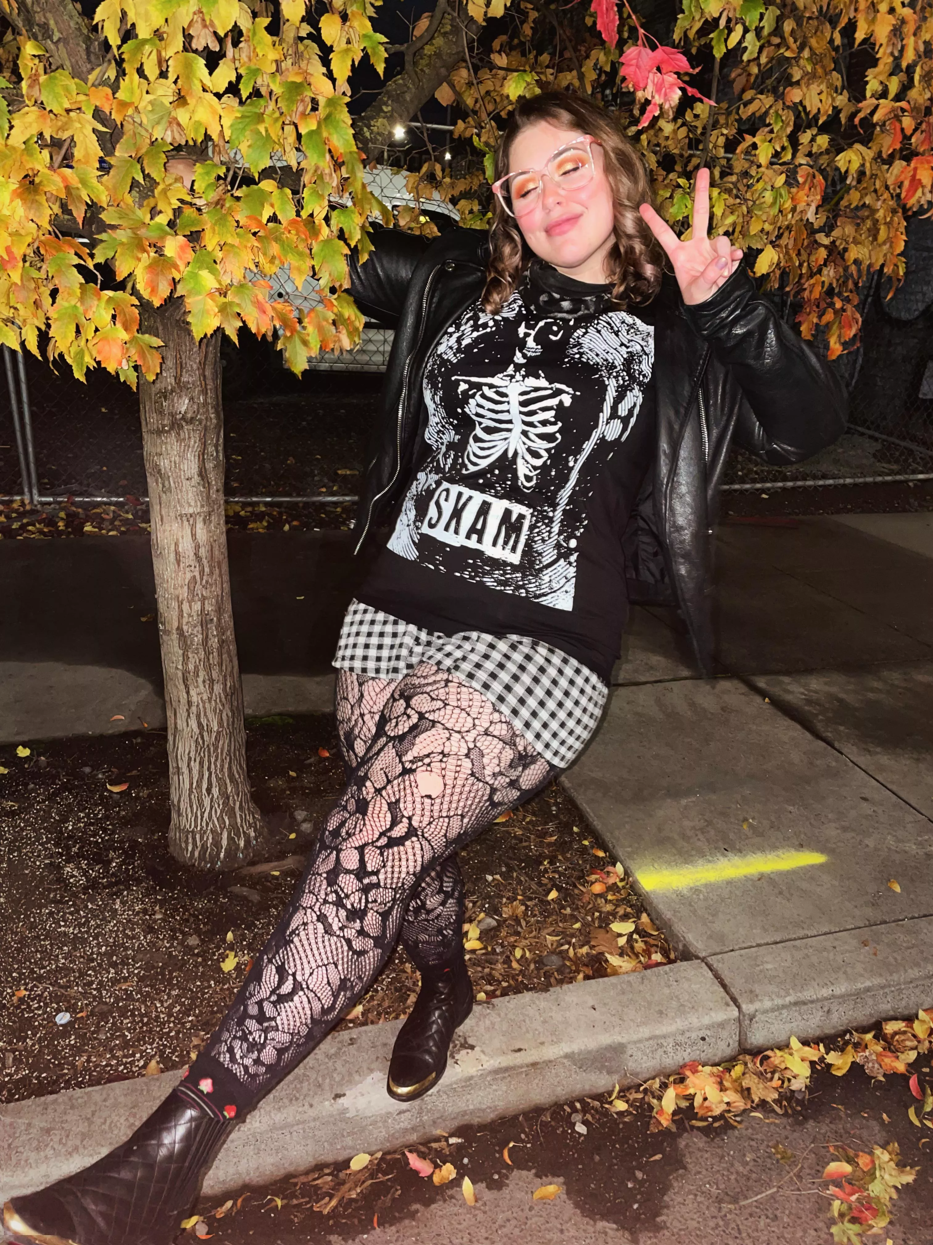 Wearing miniskirts and pantyhose in public to trigger any pantyhose fetishists is my favorite Autumnal activity. posted by DepravedTogether