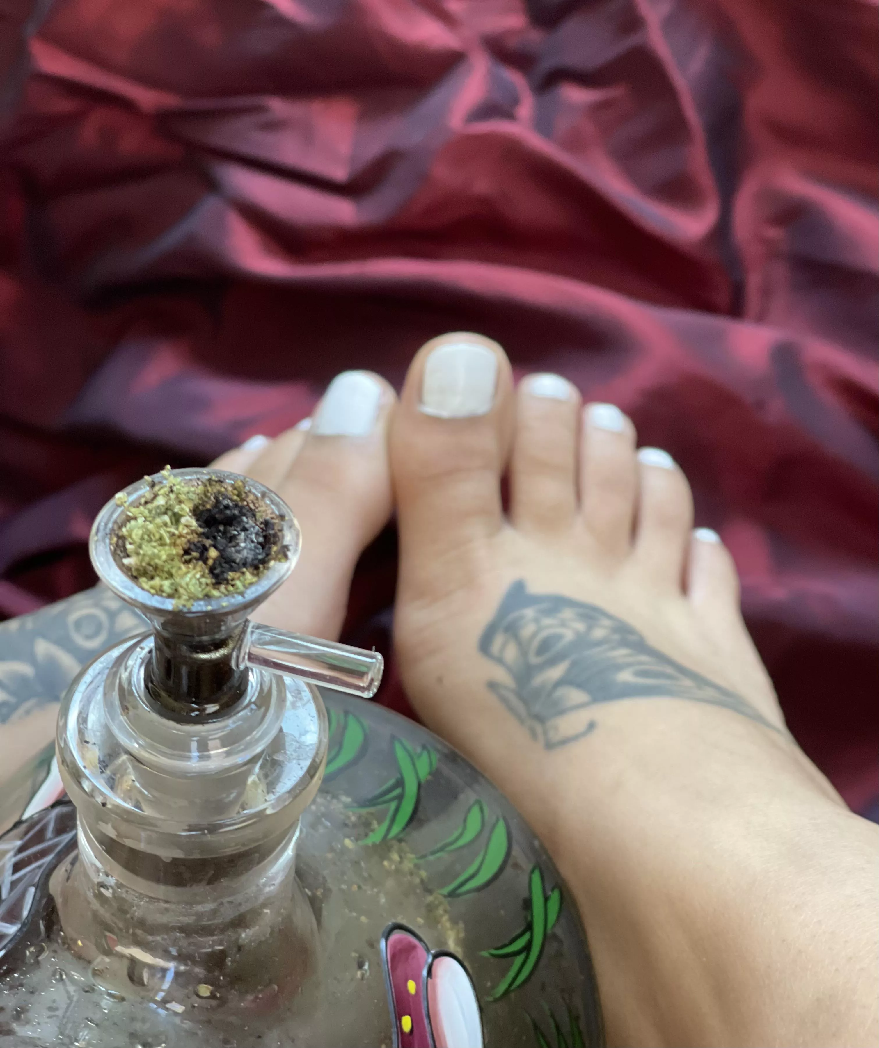 Weed and Feet in your face. 💋🤍🍃 posted by Spookytootsies