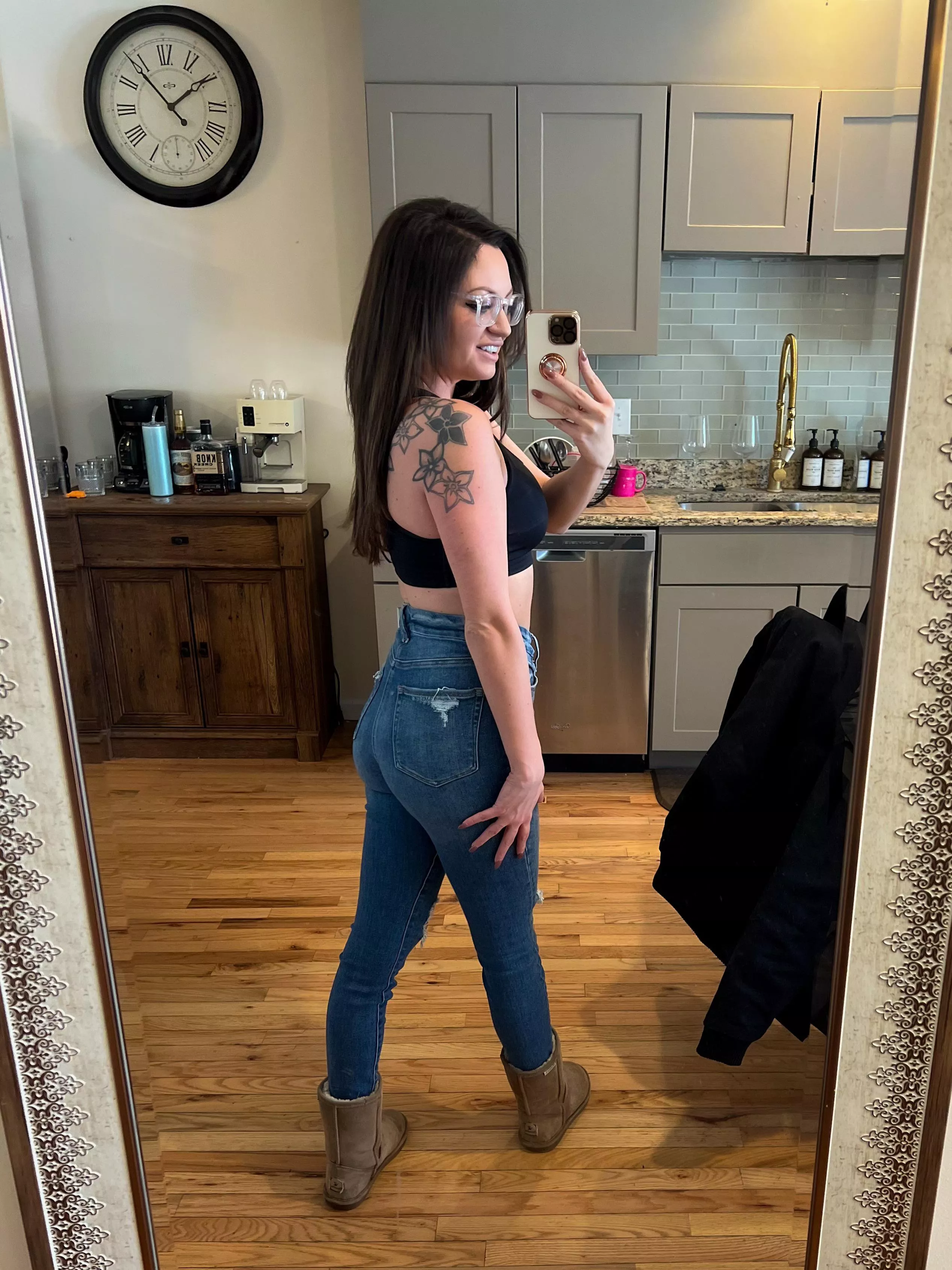 What are your thoughts about a 26 year old mom in jeans? I’ve got snaccs if I can bribe you. posted by Daintylittlesole