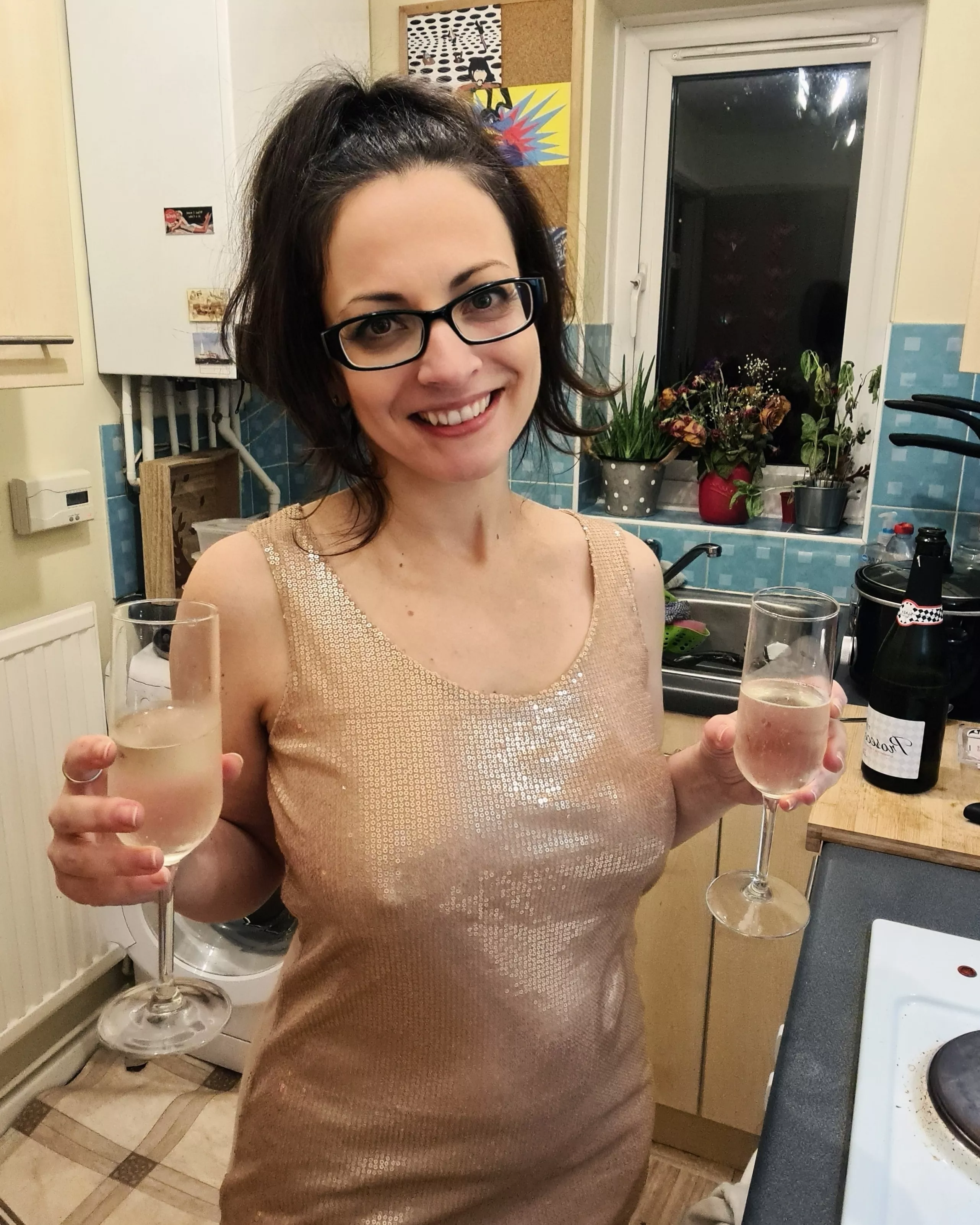 What can be better on a Friday night than a Milf offering you bubbly? 47F posted by Hotmilf_Rose