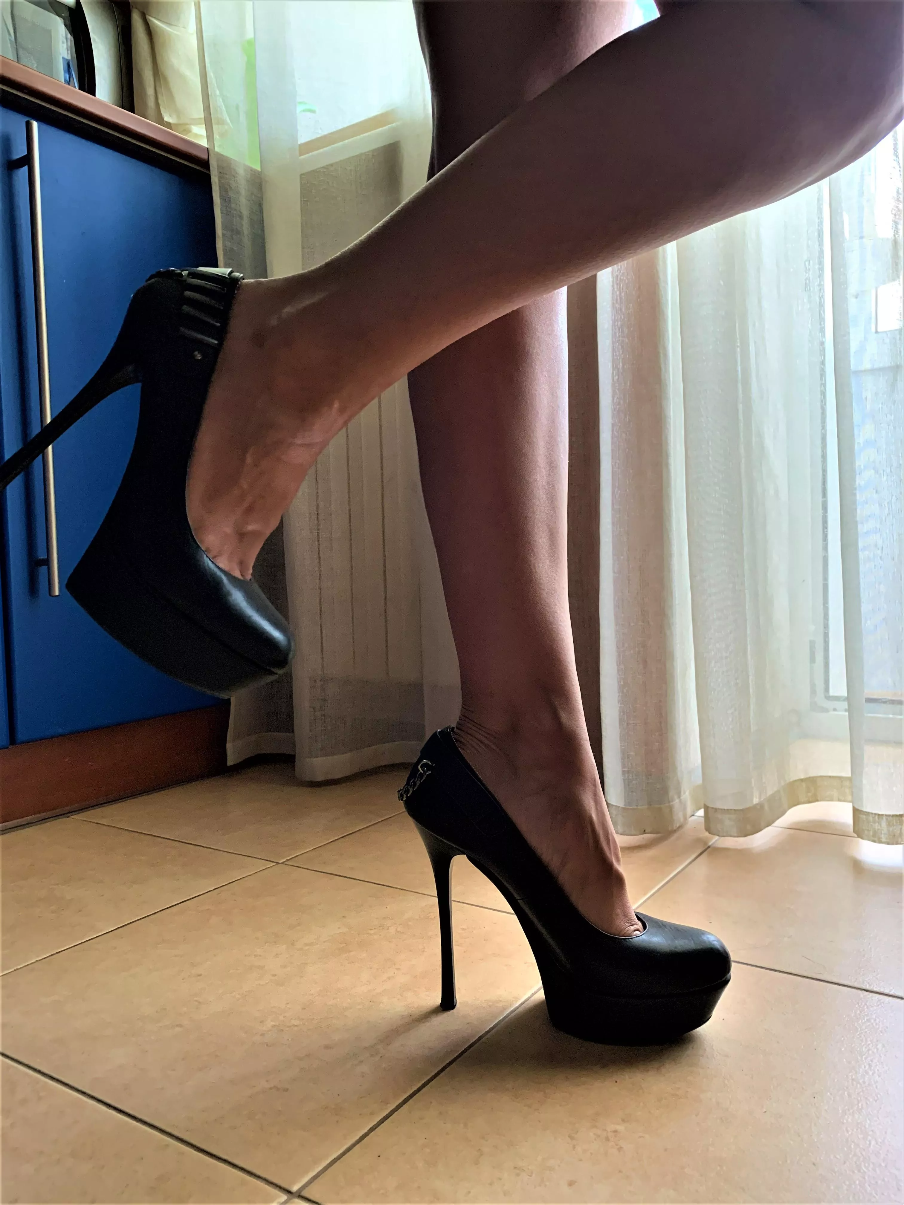 What do you think about this black high heels power?👠💋❤️ posted by Ddollyy