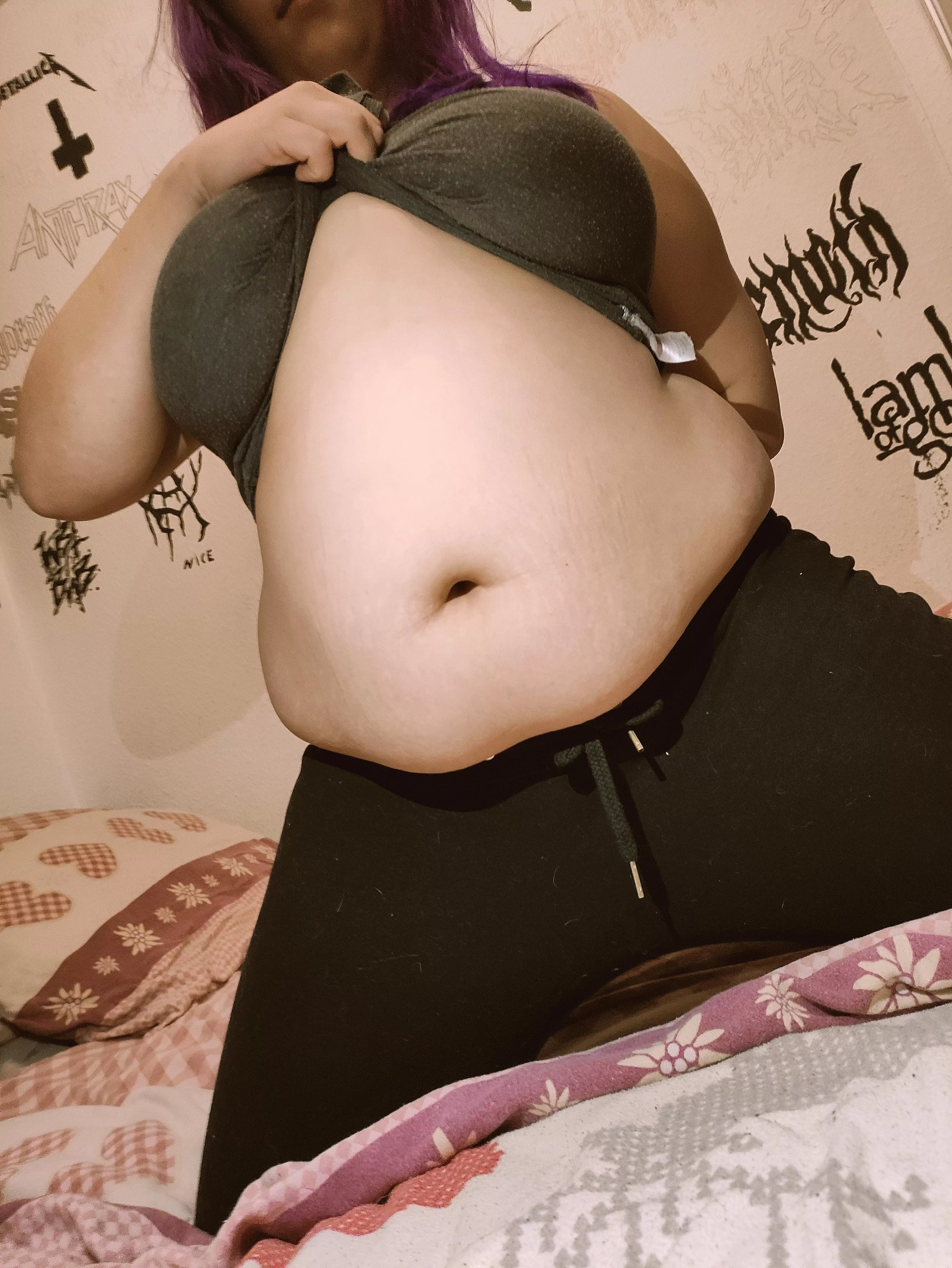 What do you think of my stuffed belly? Leave a commentðŸ’œðŸ’œ posted by growingmali99