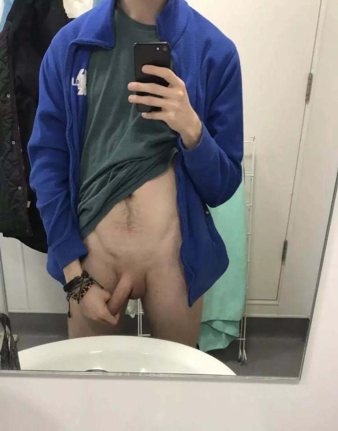 What gets me through work is fantasizing about hooking up with all my customers while on shift (22) posted by mybamboodied