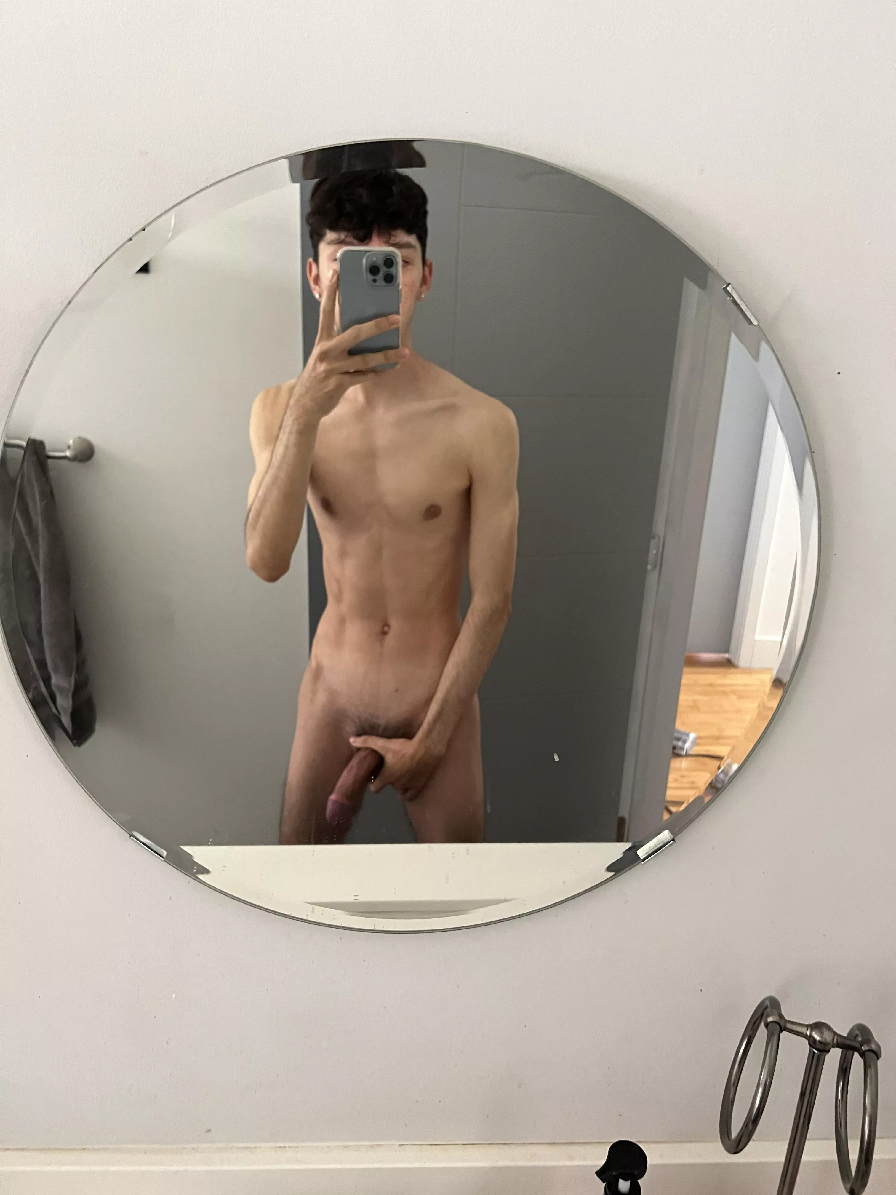 what my mirror sees in the morningðŸ™‡ðŸ»â€â™‚ï¸ posted by 24hrpsycho