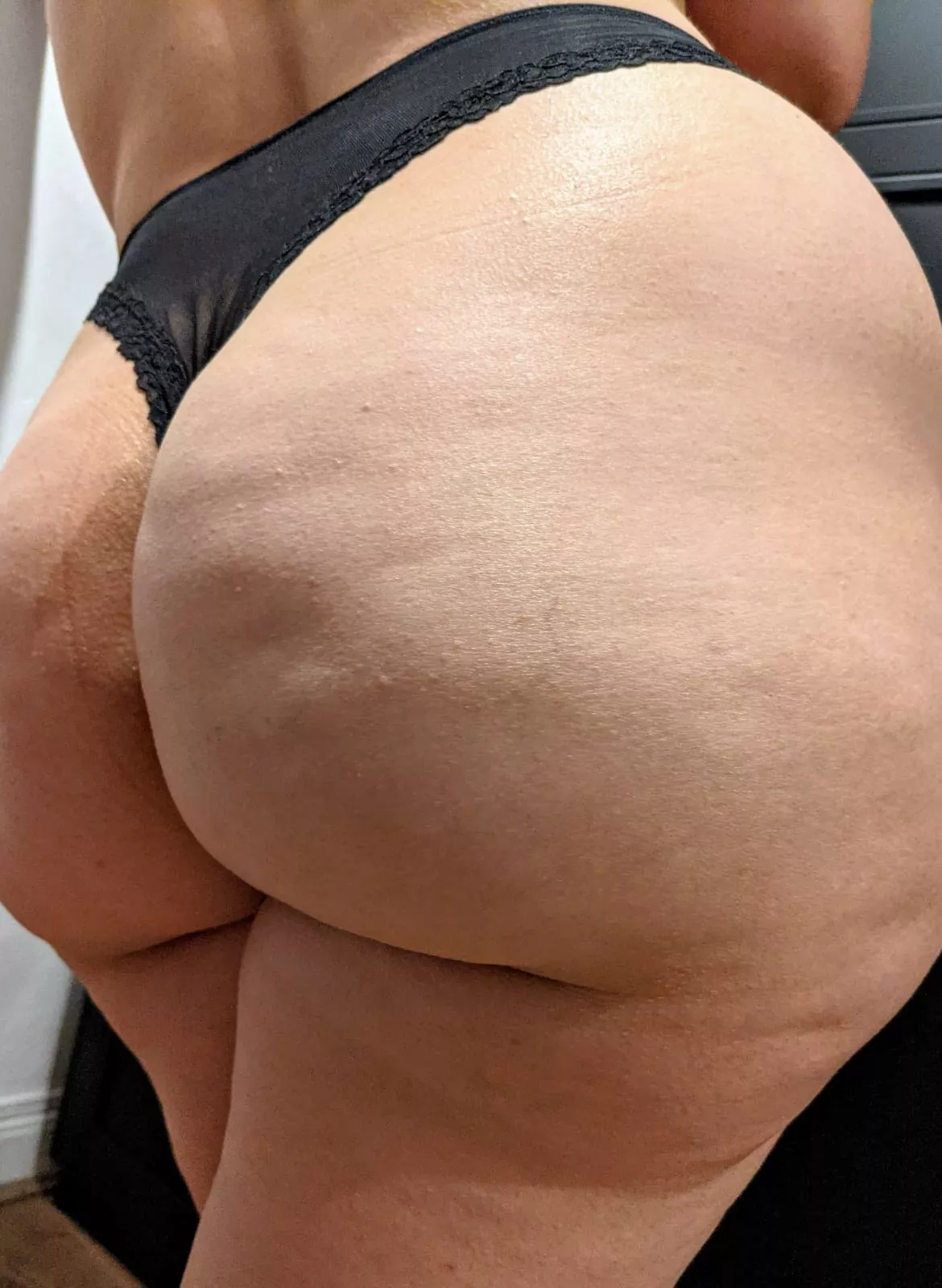 What would you do to my ass ... posted by BootyGirl147