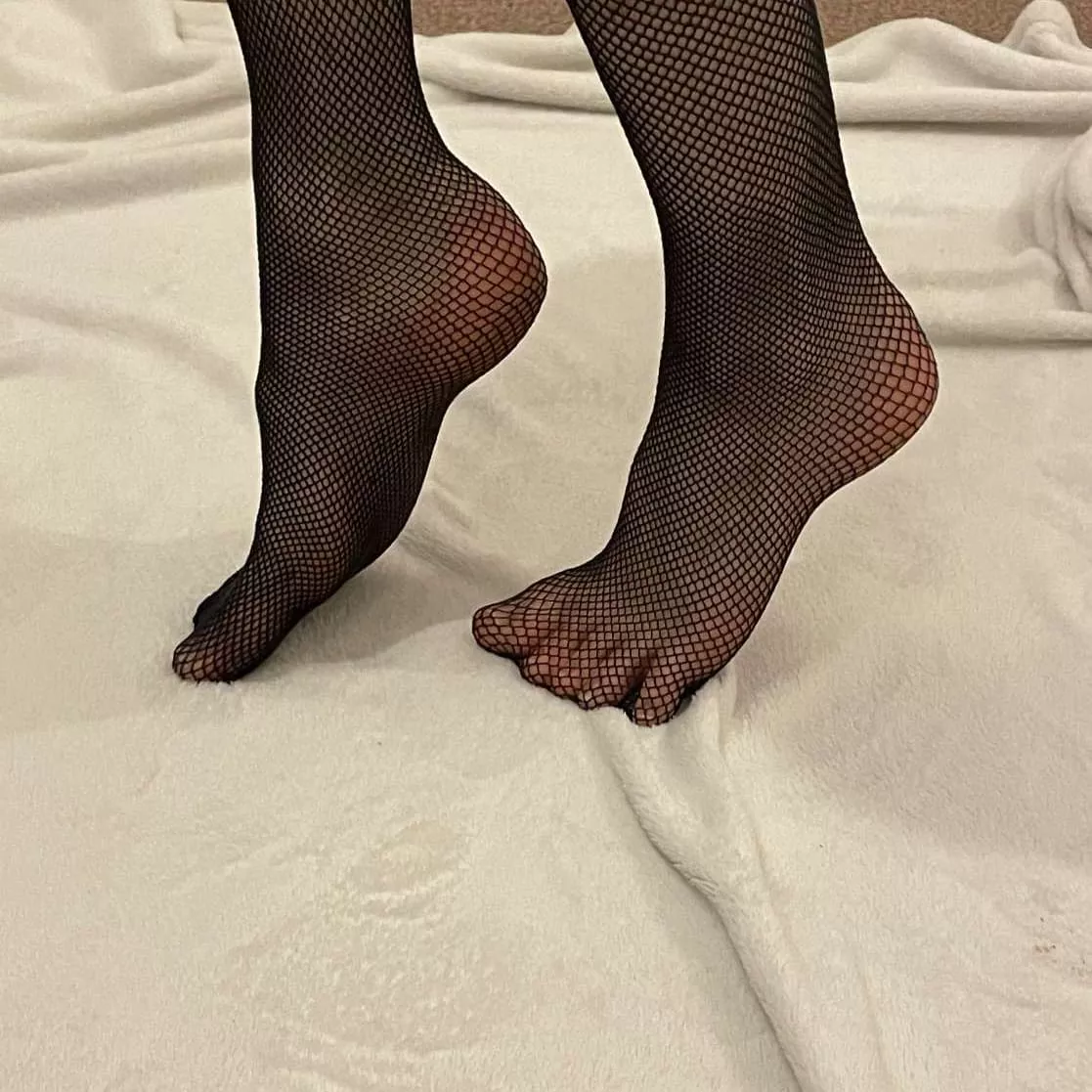 What would you do with my feet, what would ukh met me do to you with my feet? posted by sweetangelfeet254