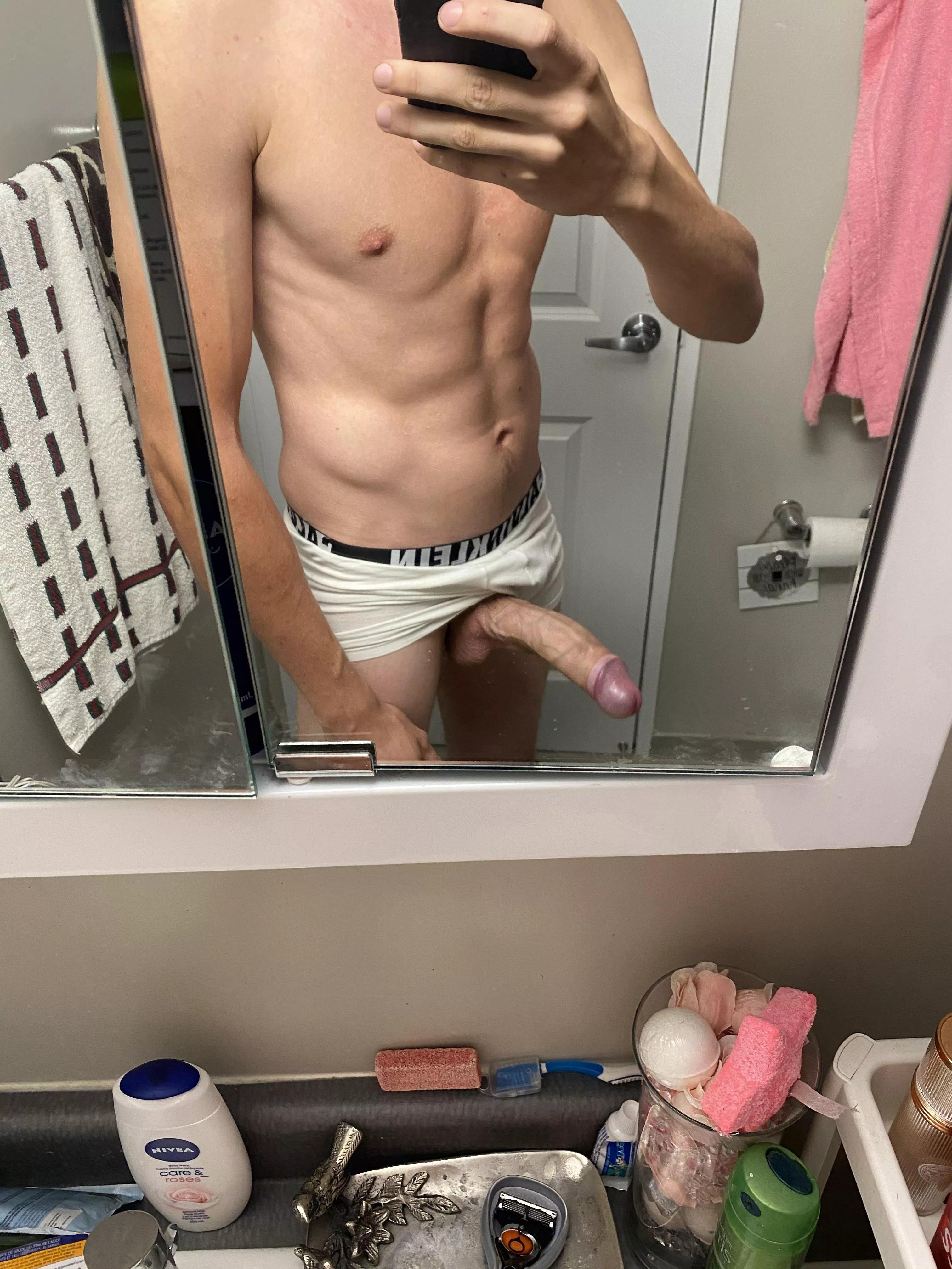 When itâ€™s stuck in my calvins I pull it out like this posted by Bluthongbong