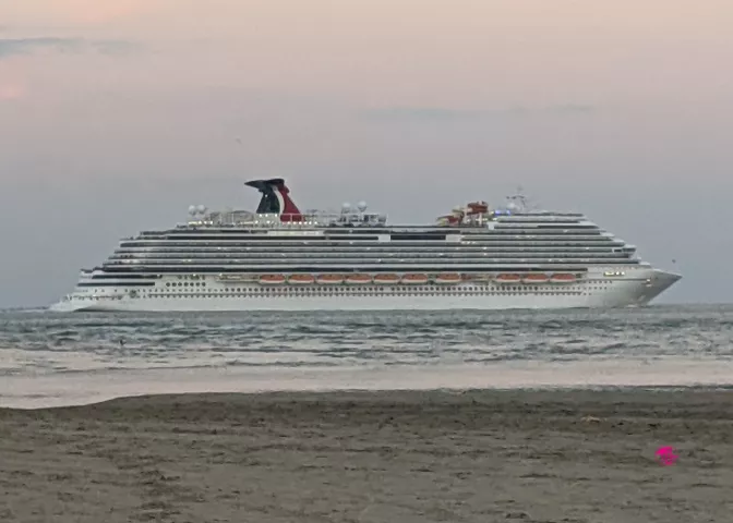 When you're on the beach at the right time. ;) Galveston, Texas posted by rootlessdestinations