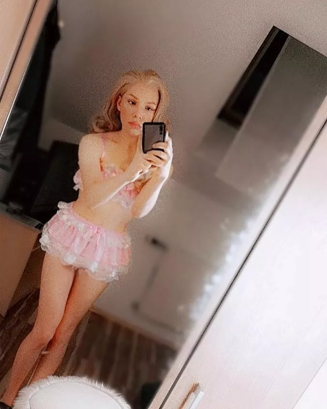 Whenever I dress up as a sissy girl😳 I feel so fem and cute... Maybe someone here is into it 🙈. My dms are open for people who are into sissies and other fembois and sissies. posted by phipsi98