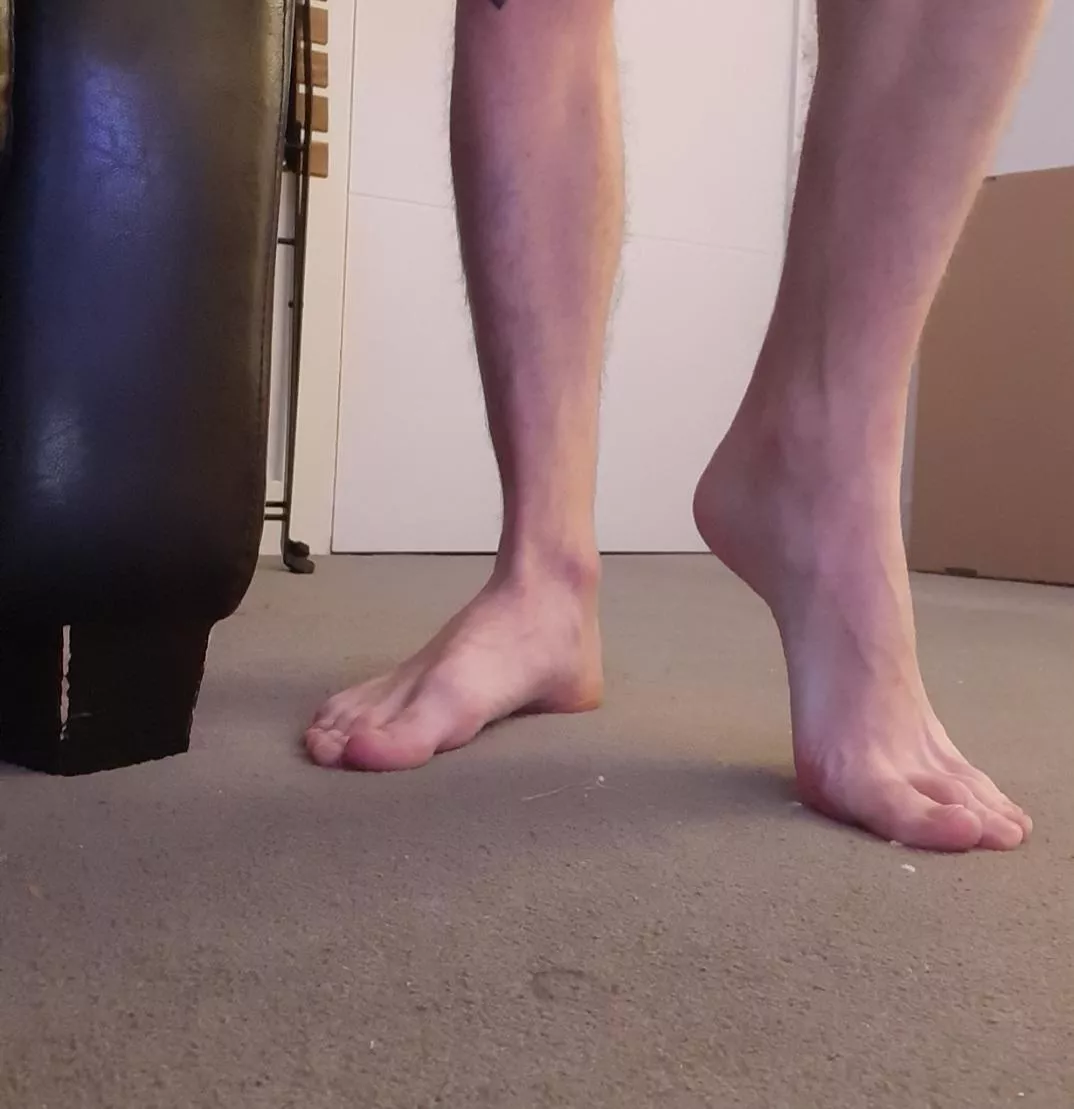 Which one of you want my sweaty feet 💦 posted by gayfeetcouple