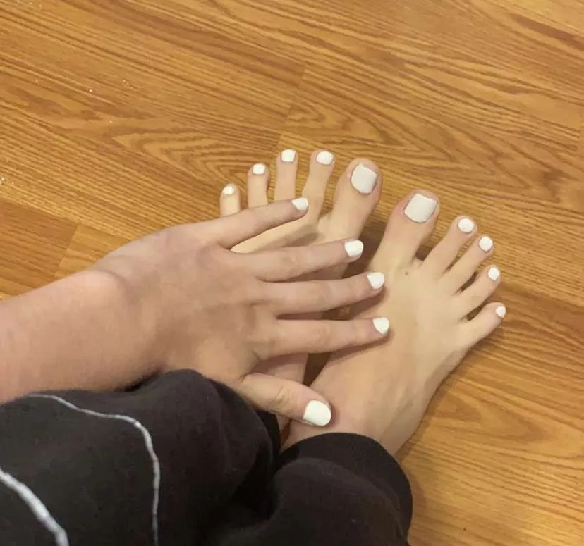 White nails really bring out my toes. If anyone's wanting to chat, mine are open🥰🥰🥰 posted by OutsideLiving7097