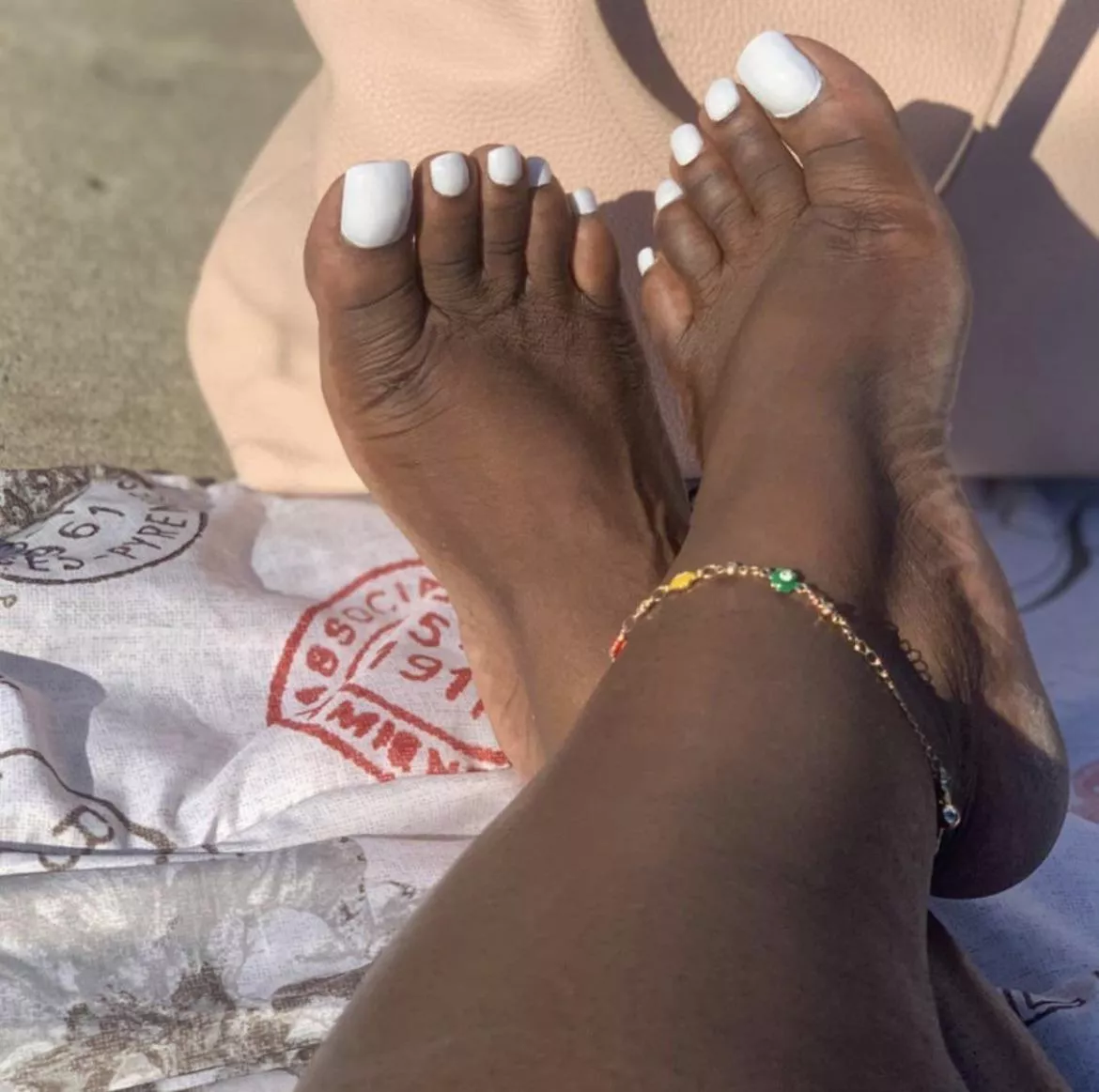 white toes ðŸ‘…ðŸ’¦. posted by FreshDiscussion7872