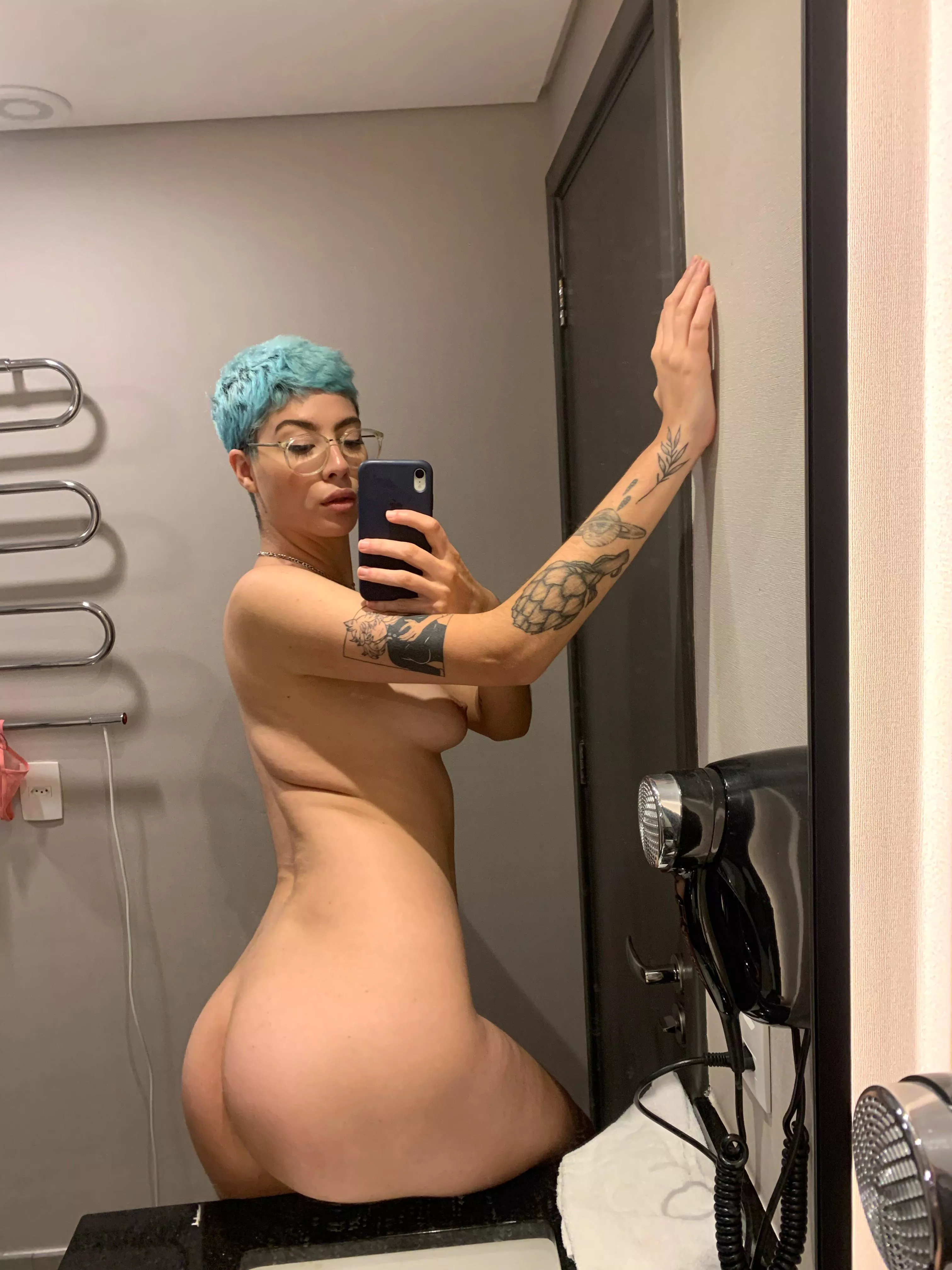 who here likes nudes in the mirror? posted by Moonlover-18