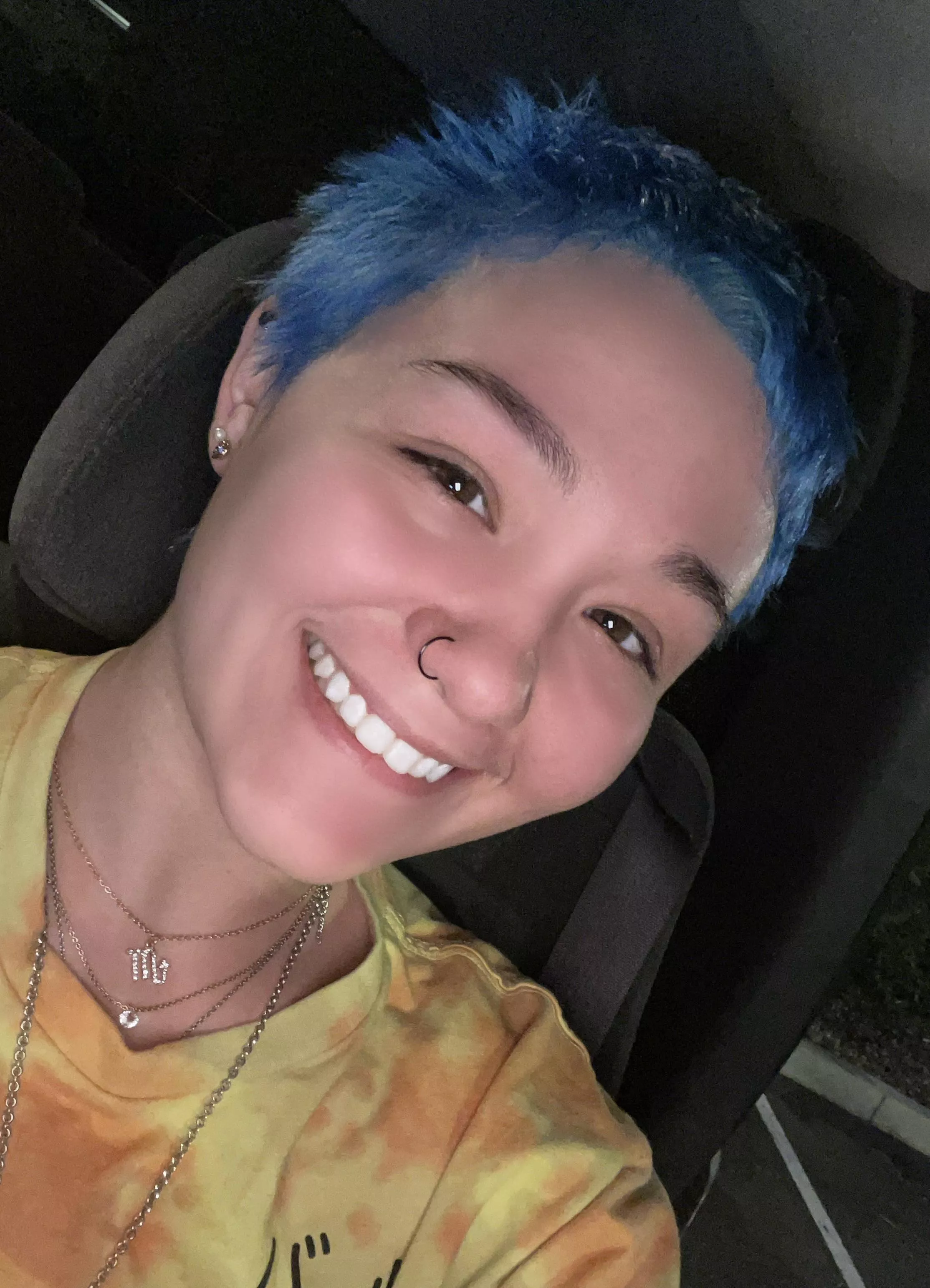 Who likes chicks with blue hair? posted by Drzzy420