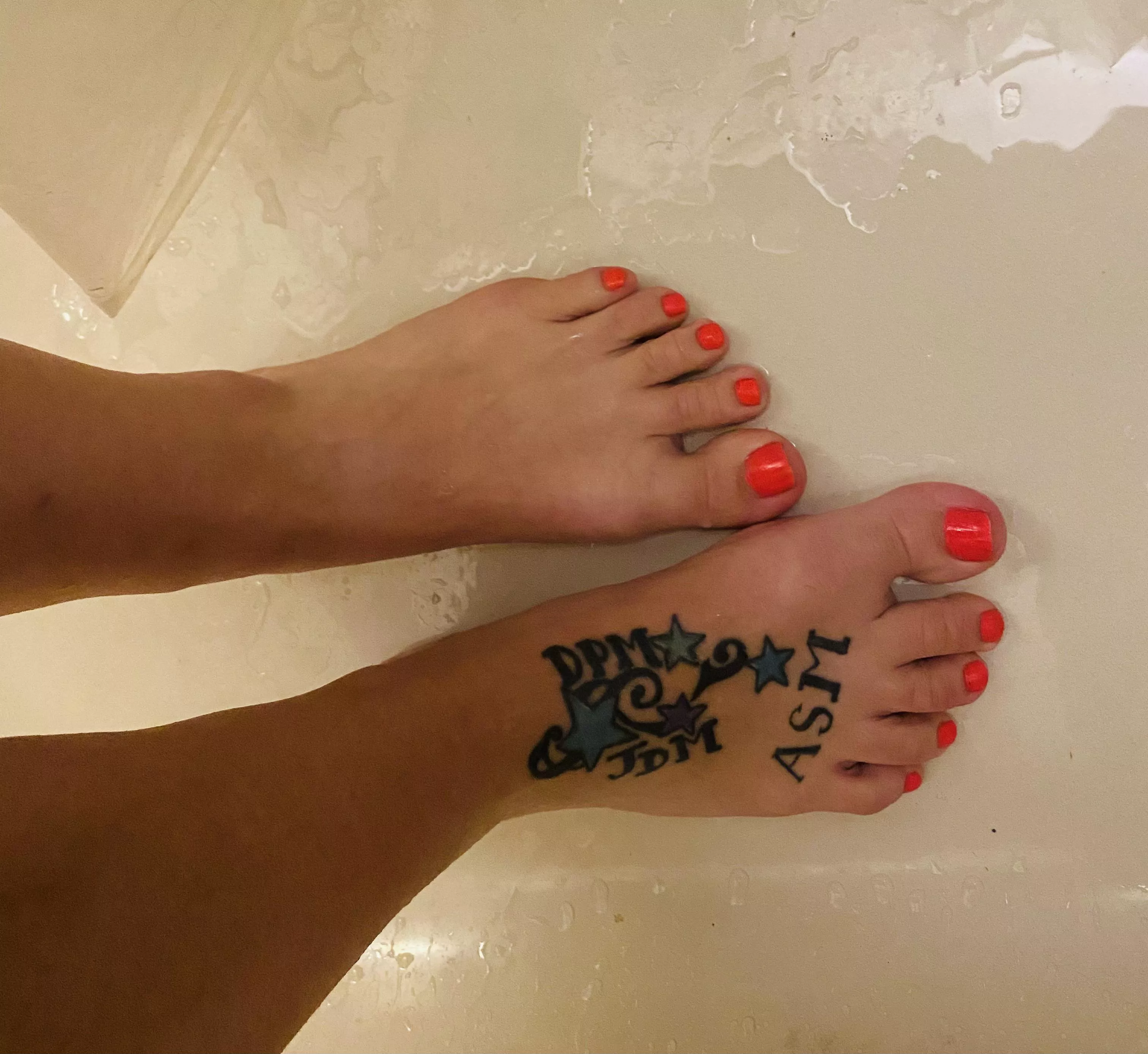 Who likes pretty pink toes? posted by KinkeeKaylee