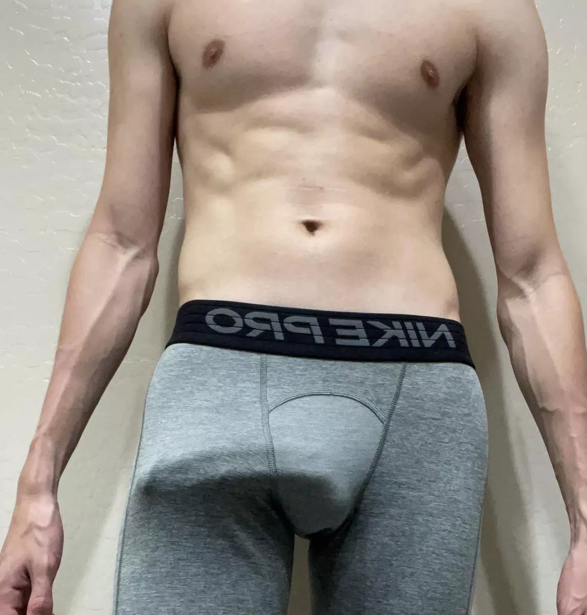 who likes skinny guys with long hard bulges? posted by nico_bigdick