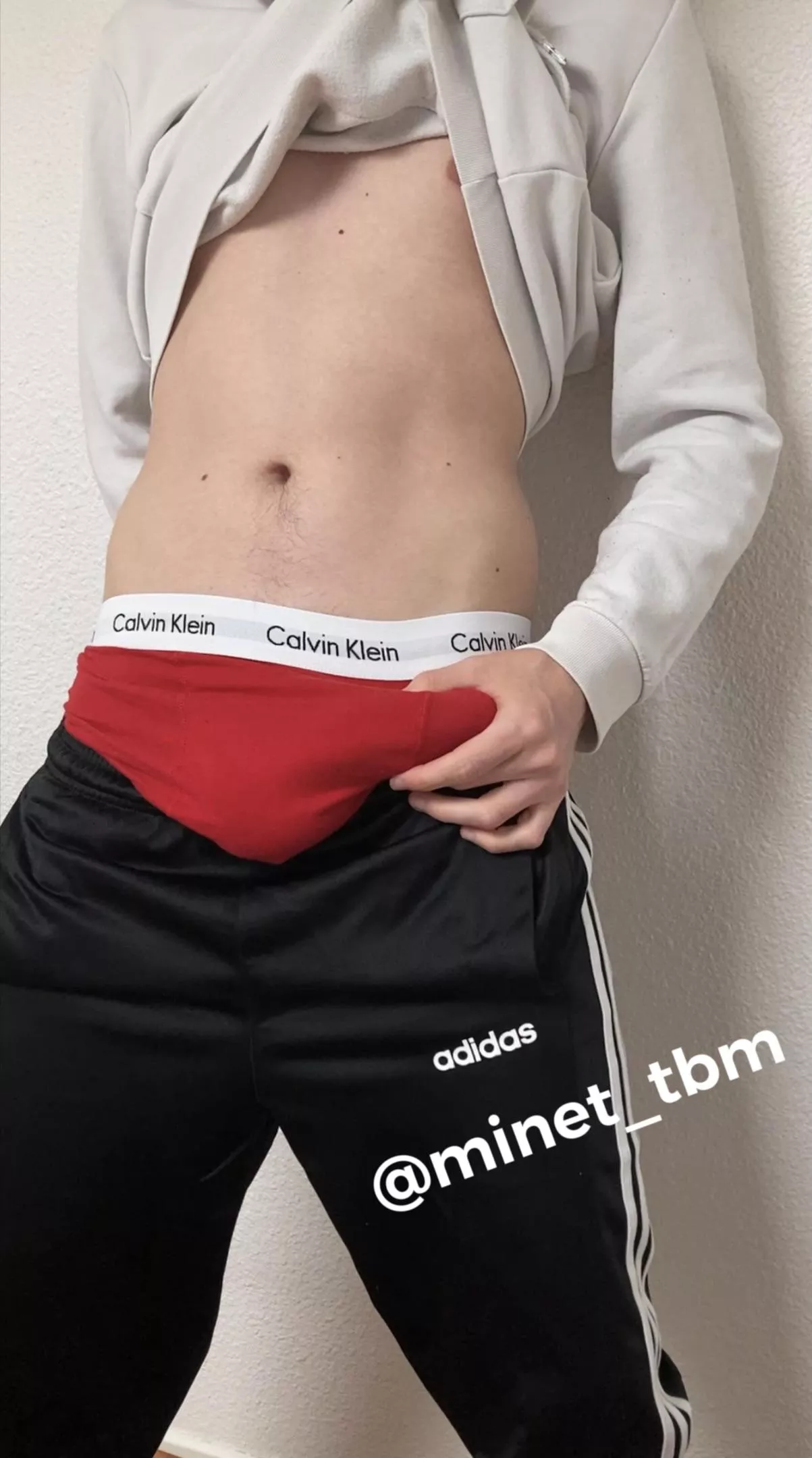 Who loves a twink in joggings ? 😈 posted by Minet_TBM