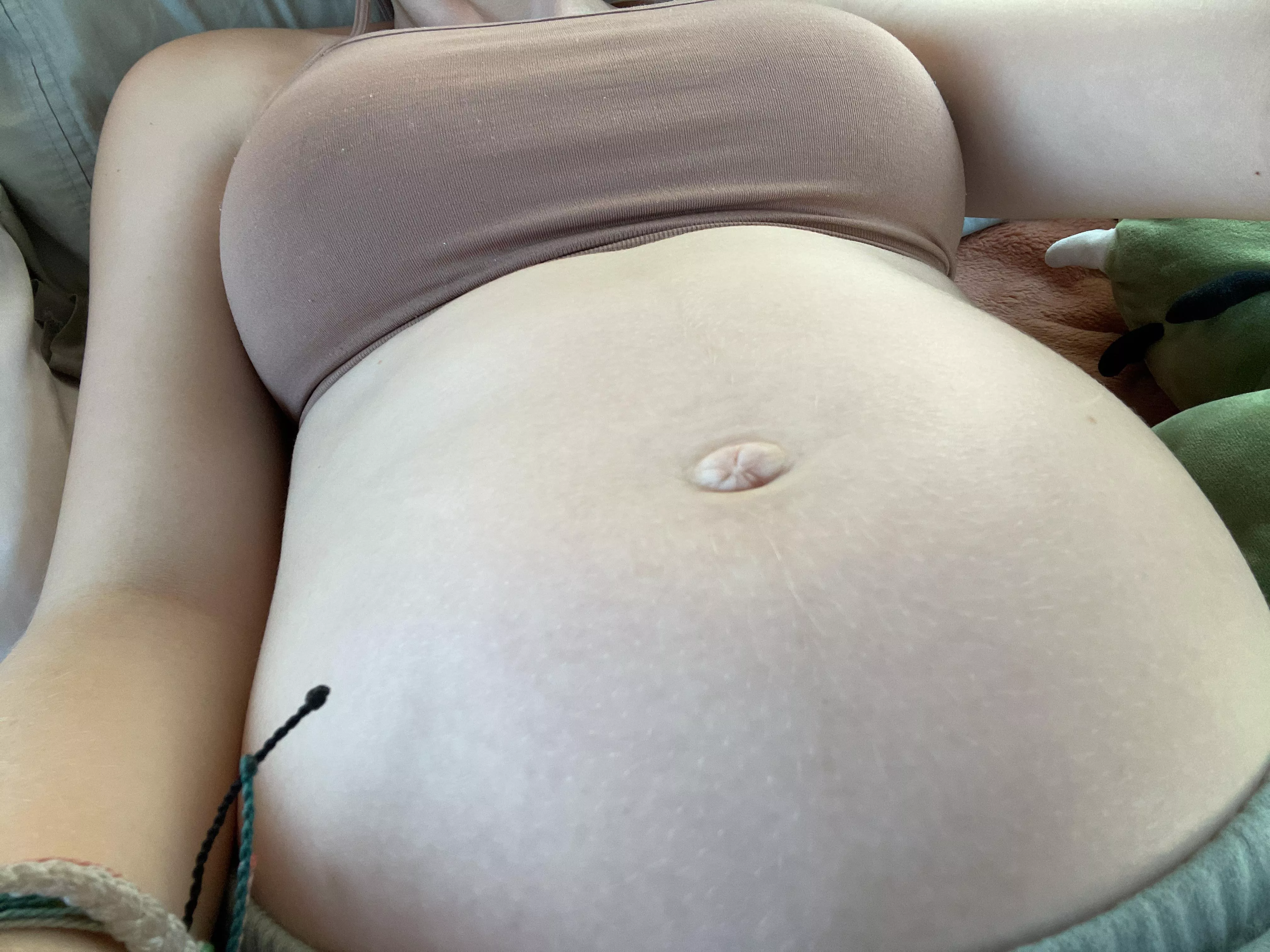 Who loves upclose bump shots?☺️💗 (24weeks) posted by thickassgoddess