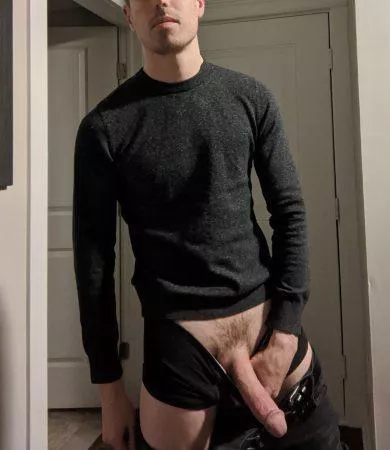 Who wants daddy’s cock? posted by DizzayV2