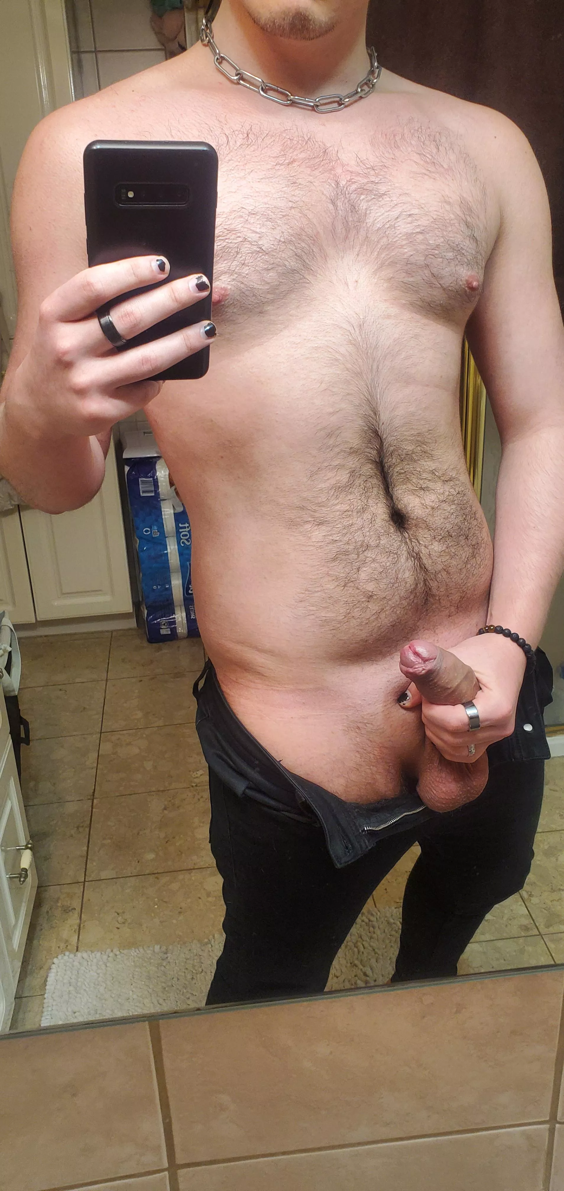 Who wants to bounce on my cock while i grab your neck posted by WaxThing