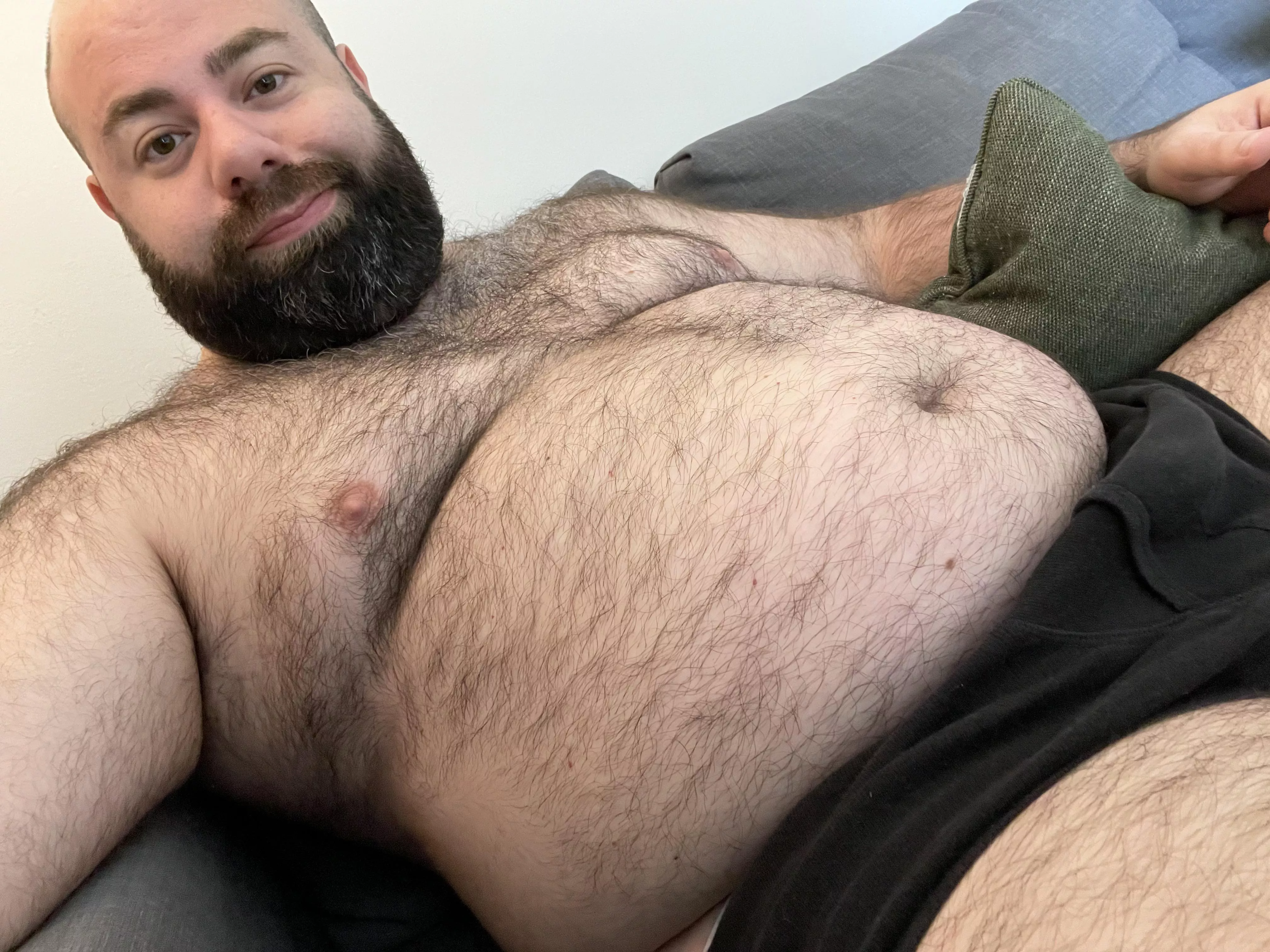 Who wants to come on my belly? posted by canadianbearxxx