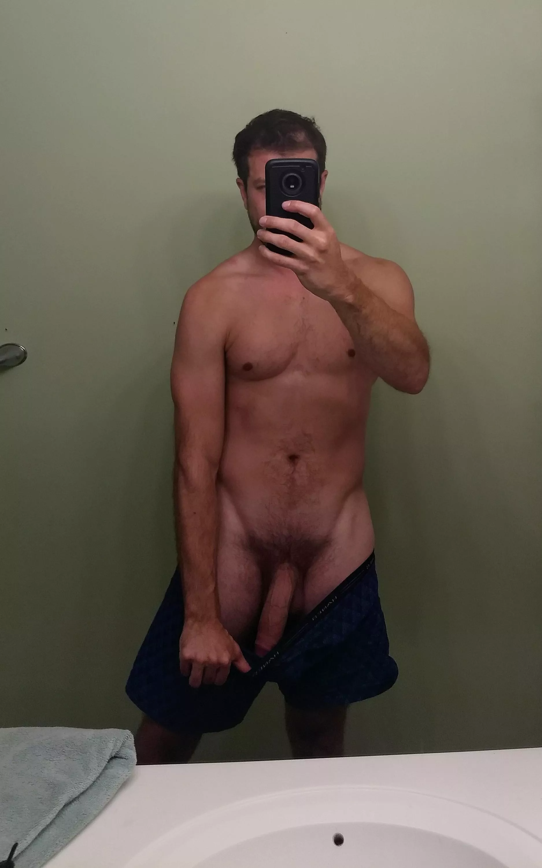 Who wants to feel daddy’s 35 year old cock ;) posted by Dankdomer