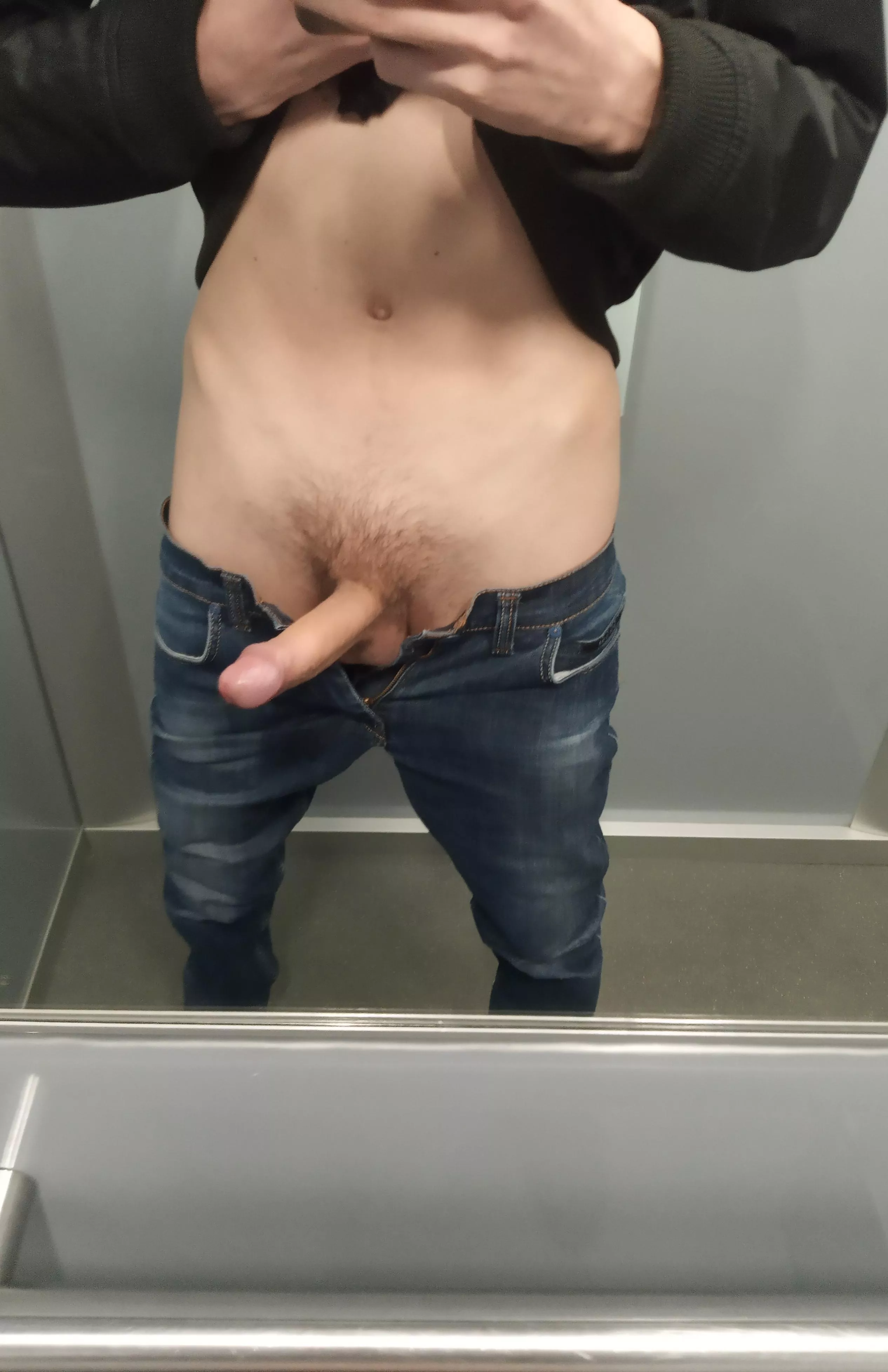 Who wants to give me a blowjob in the elevator? 😈 posted by XRXRaf