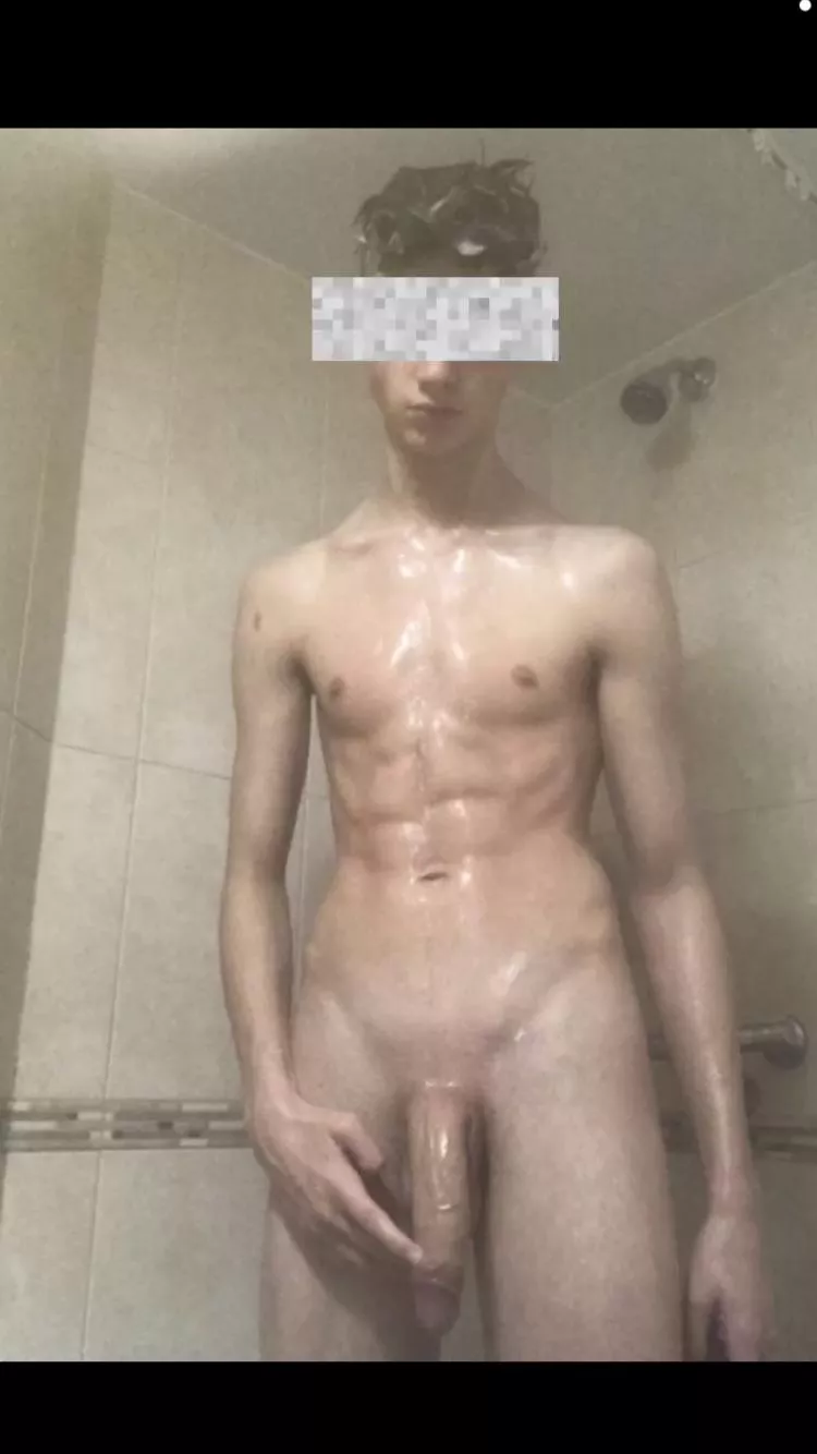 Who wants to join a twink in the shower ðŸ¥º posted by Hungteen_cock