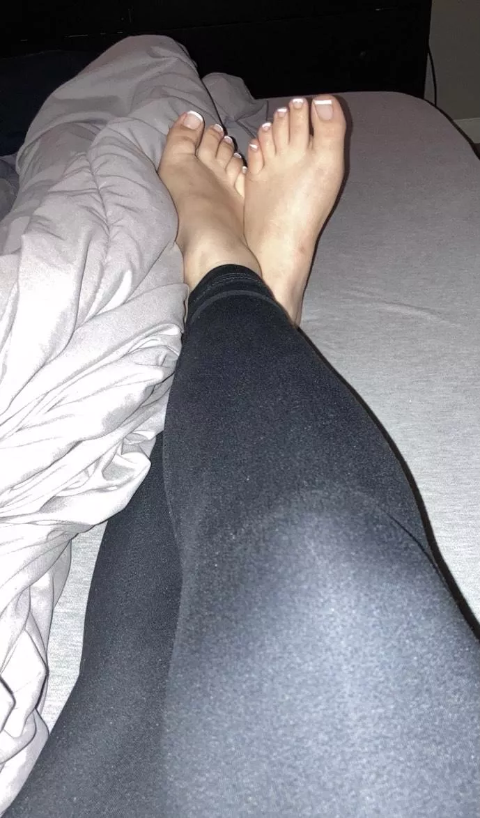 Who wants to love my feet? posted by PiedeAmore21