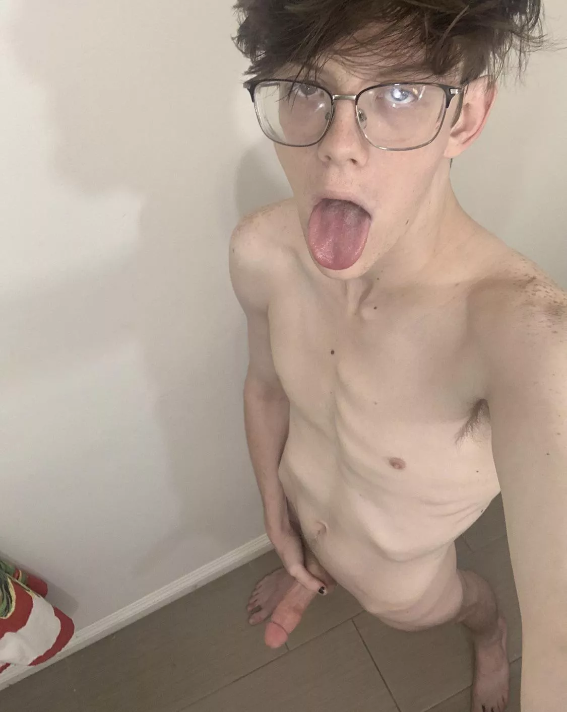 Who wants to play a game? I make you cum until you lose count posted by sixfootaddict