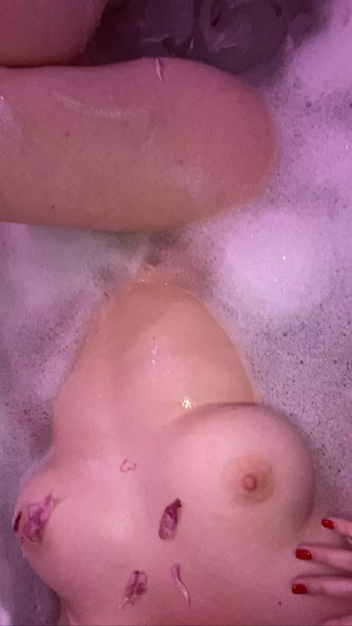 Who wants to take a bath with me ? posted by annacutegirl