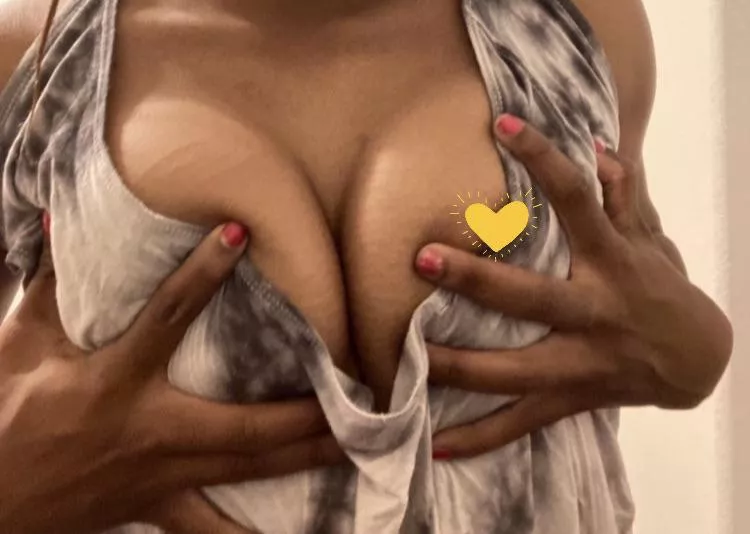 who wants to titty fuck me ðŸ™ˆðŸ˜ˆ posted by flyingpanfeet