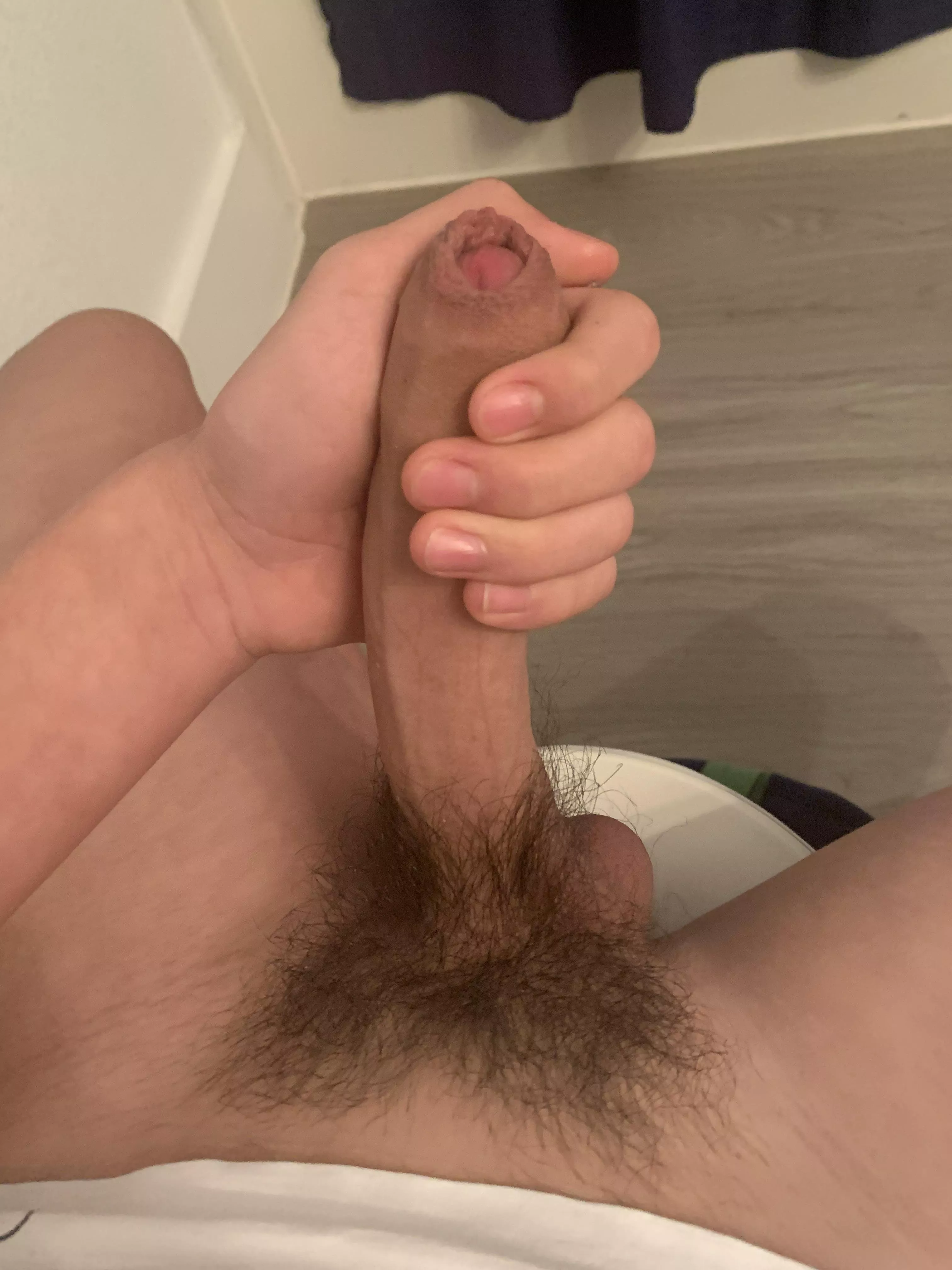 Who would be down to give a helping hand😋😈PM me posted by Fantastic_Split_7835