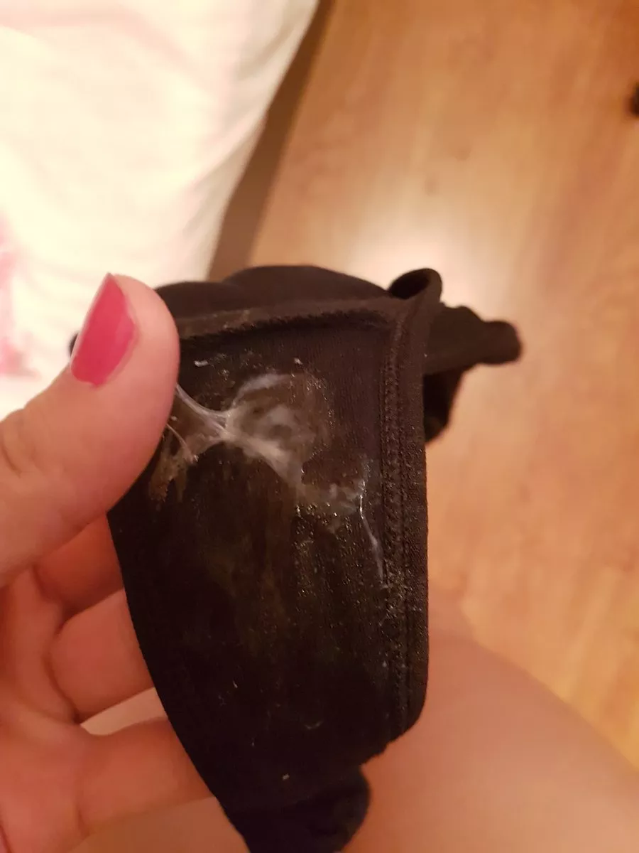 Who would clean my panties with tongue? posted by alleyabae