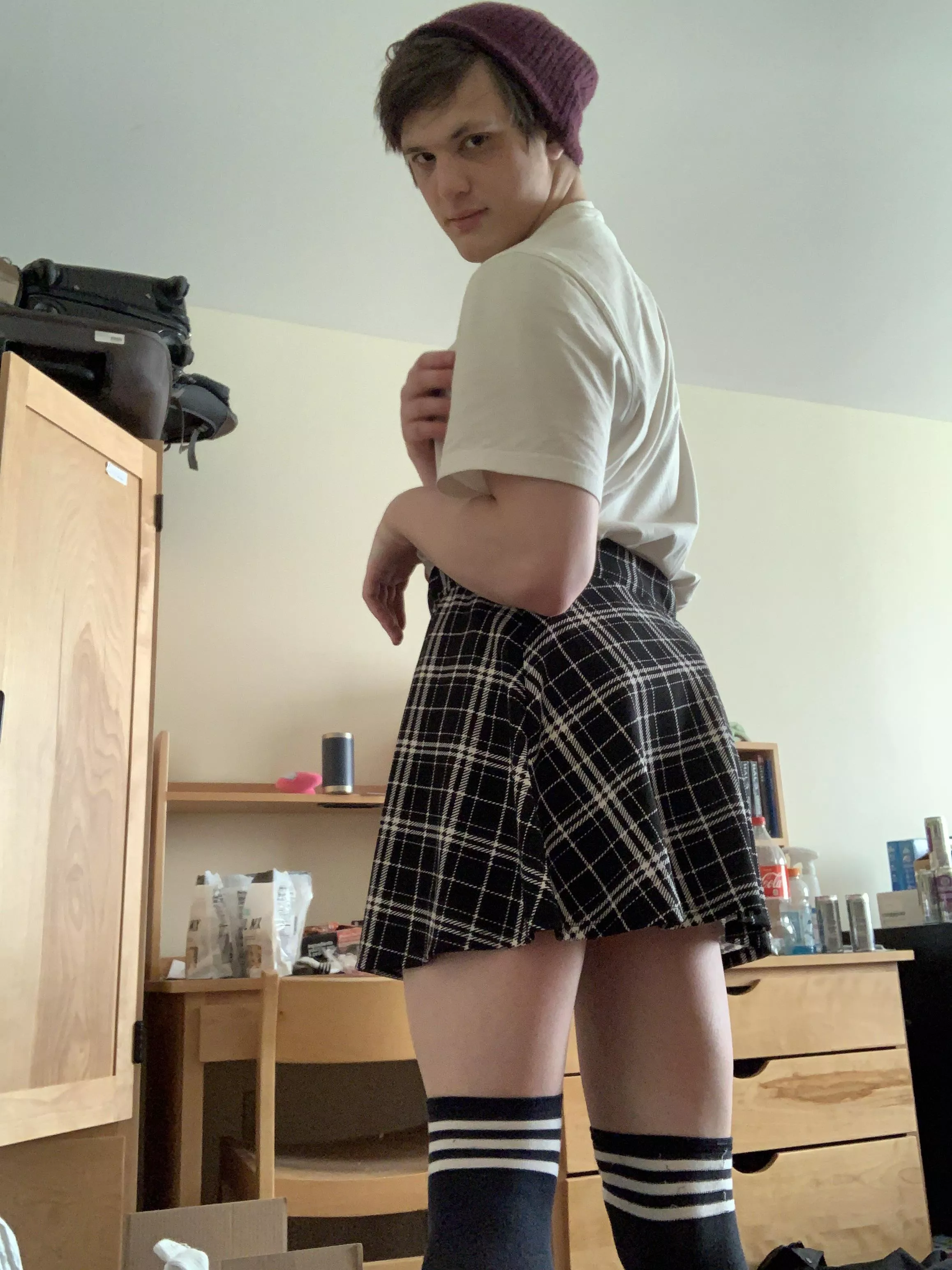 Why is it so hard to find a care giver/dom posted by FemboyFriday12