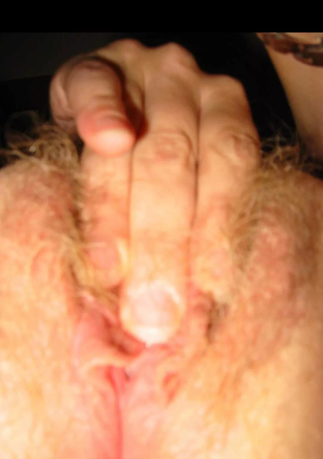 Wife loves showing off her hairy pussy 👆💦 posted by flash-to-pass