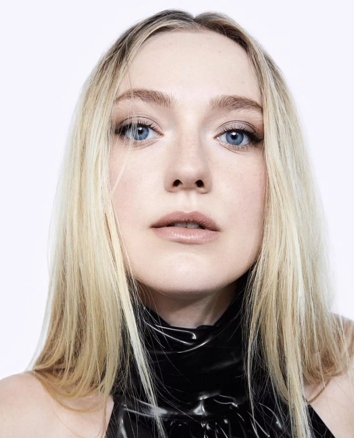 Wish I had a bi roommate to stroke with me to Dakota Fanning every day (or more) posted by bananaman660