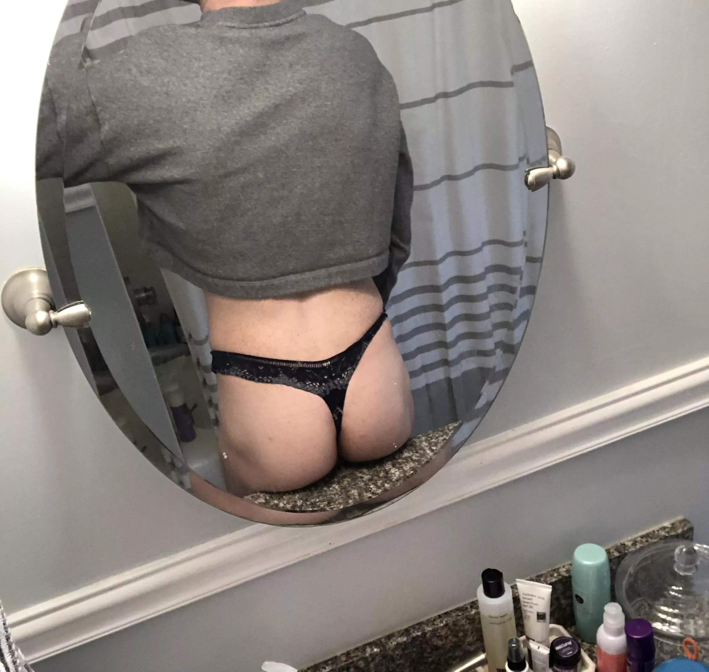 Wish I had an older daddy to come spank me 🥵 posted by Far_Rip9201