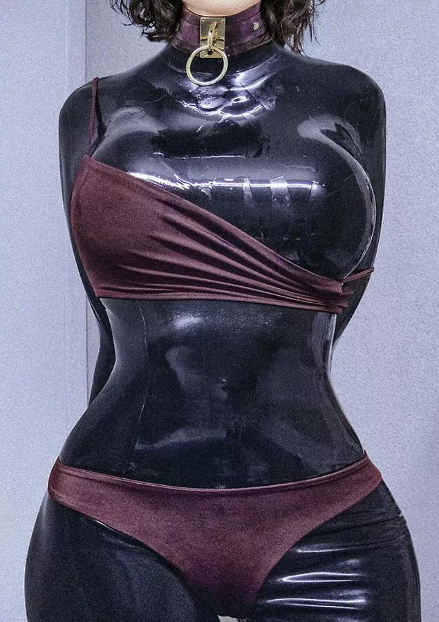 Wonderful curves under a black latex catsuit under clothes posted by because_shiny