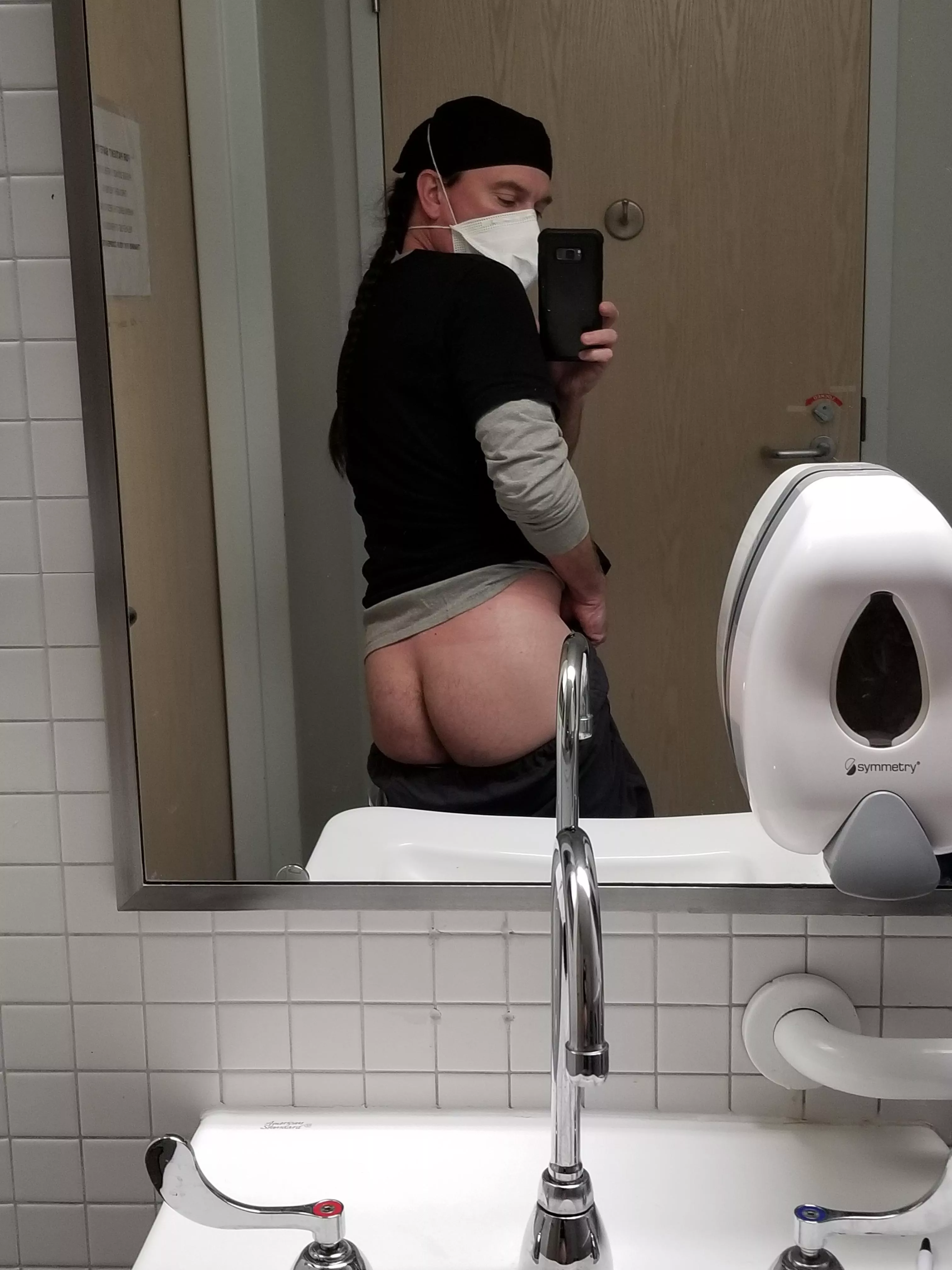 Workin' in the hospital butt...🤧🤪 posted by Toodrunktospunknow