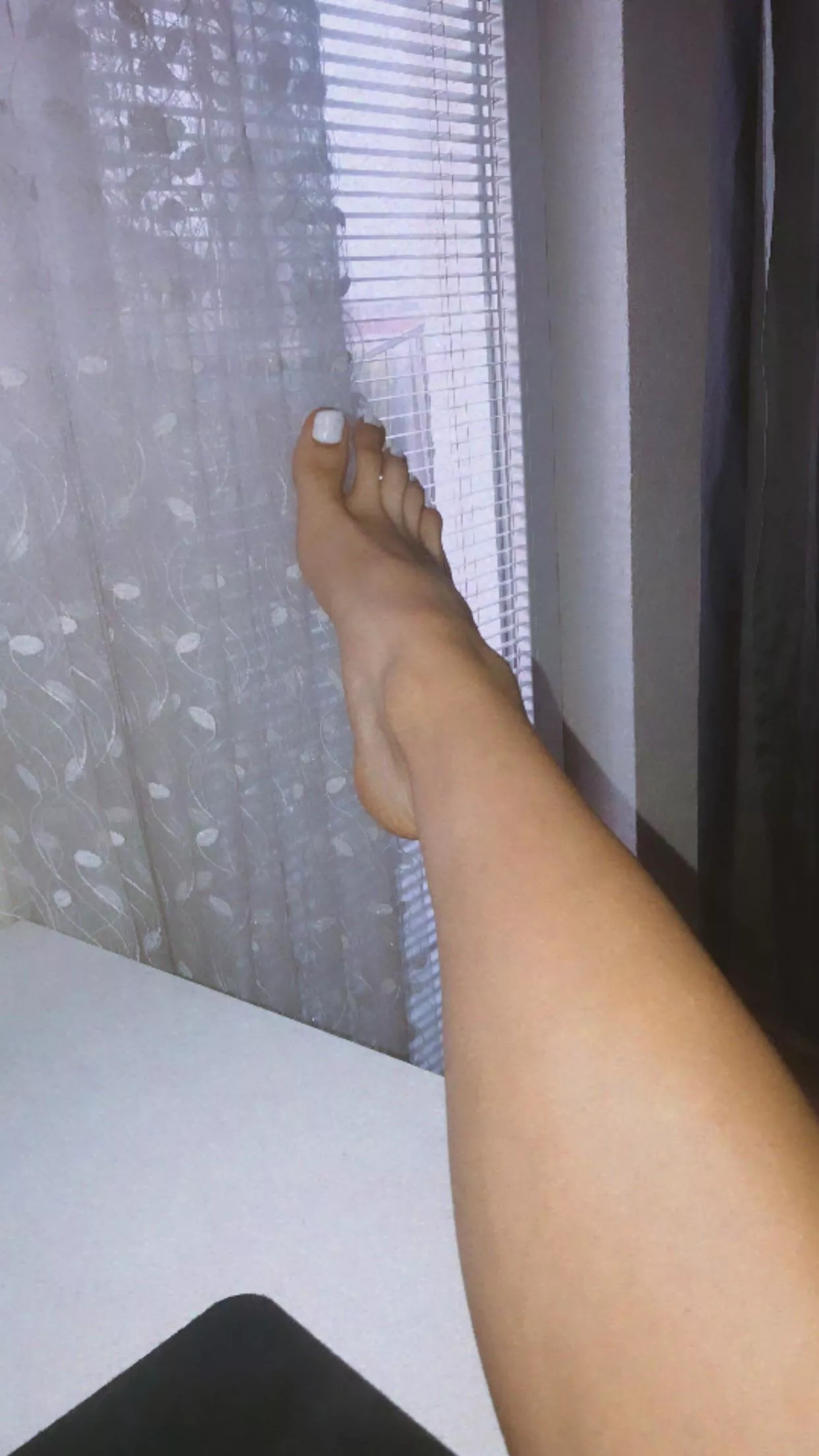 Worship my feet posted by ItsEnaa