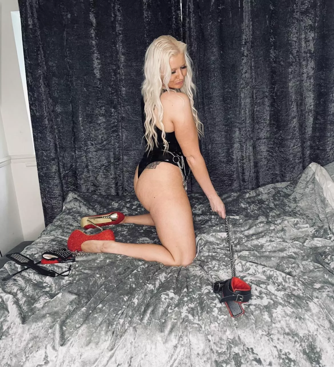 Worship my glorious ass and heels like a good slut,your tongue better be working hard because only the most obedient pets can hop up onto my bed posted by sparkly-and-savage