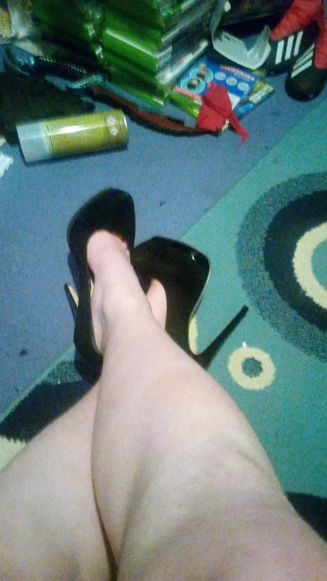 worship my heels posted by arollandbread